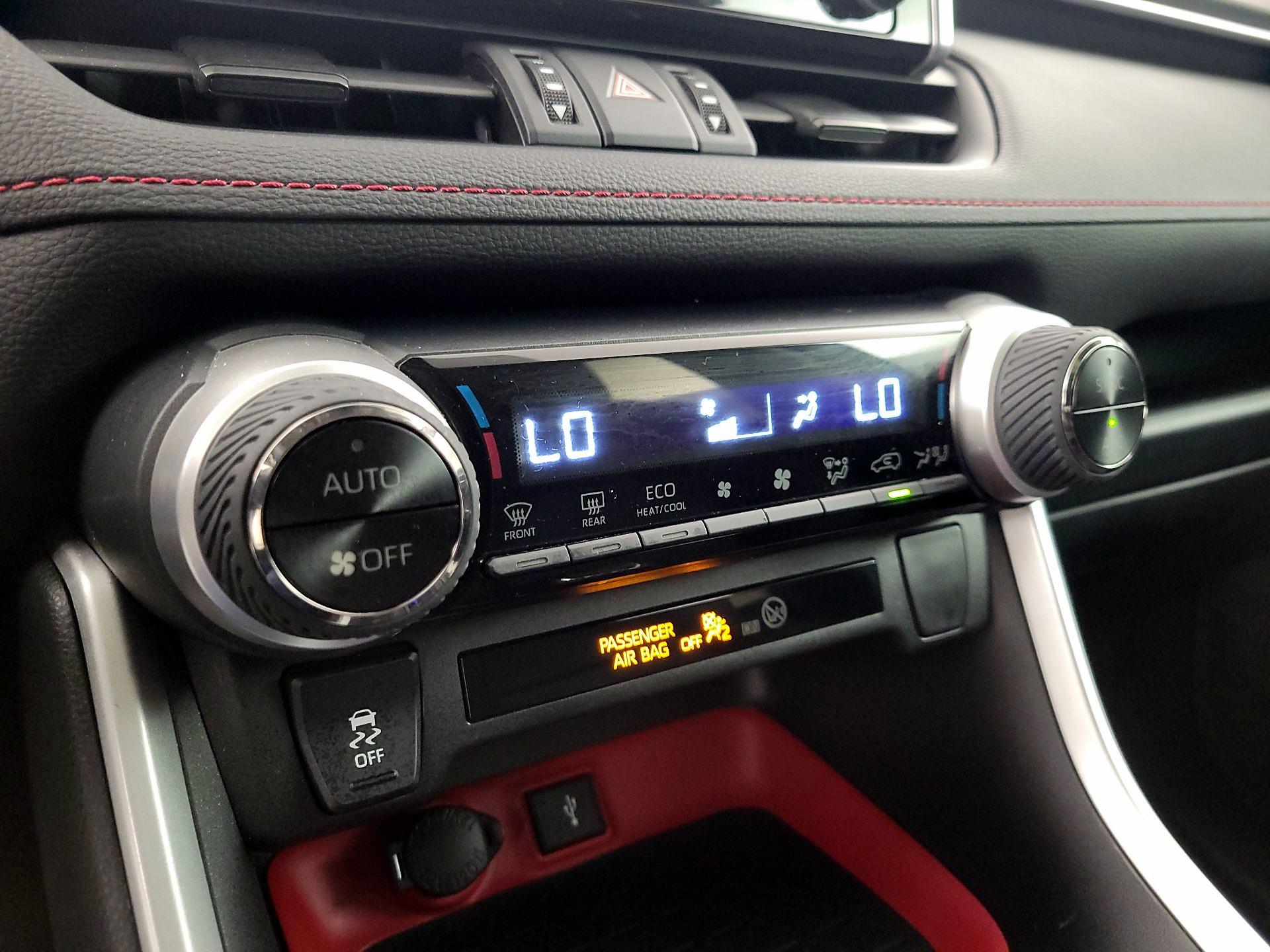 Thumbnail: 2020 Toyota RAV4 - 16