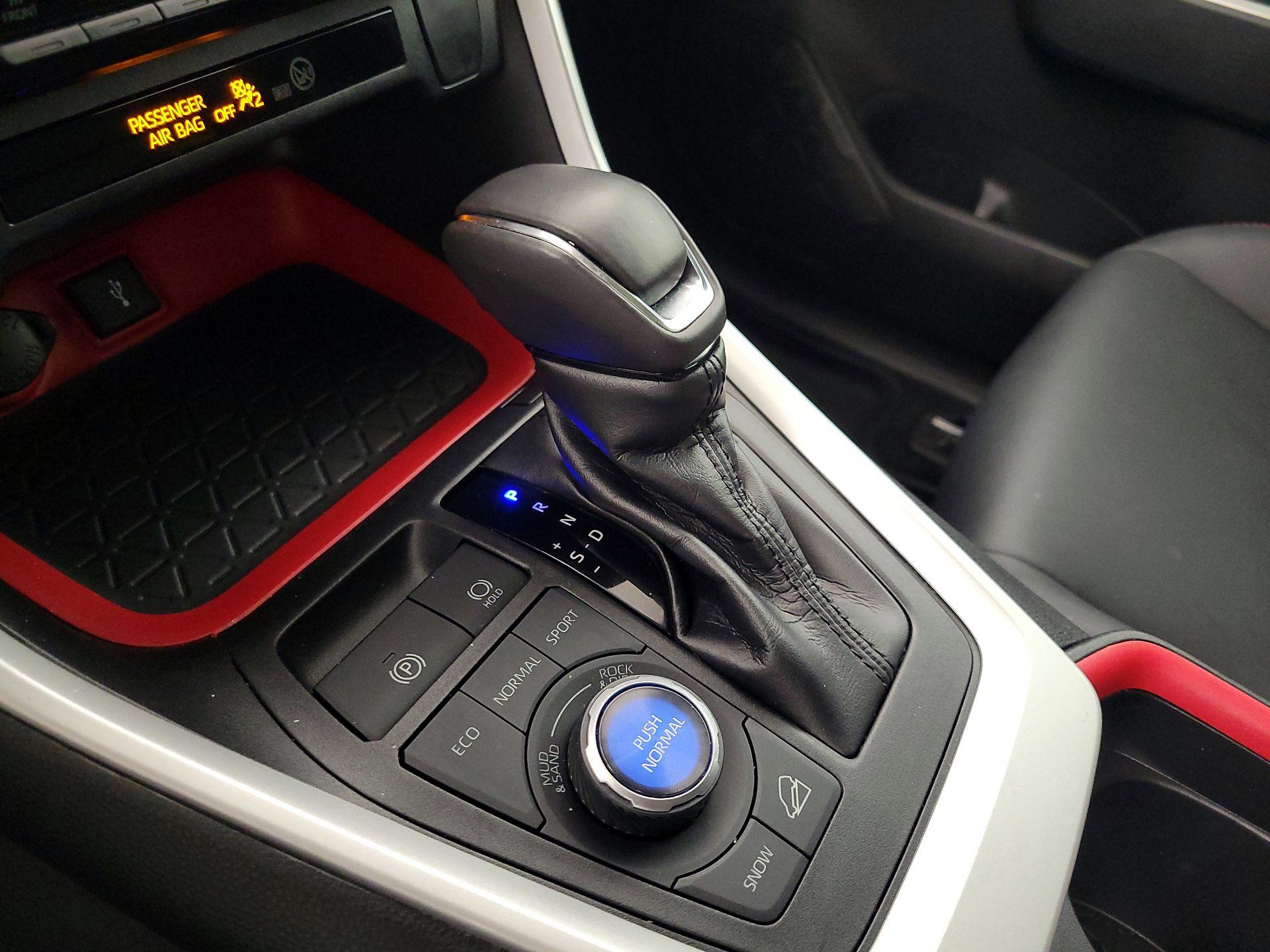 Thumbnail: 2020 Toyota RAV4 - 17