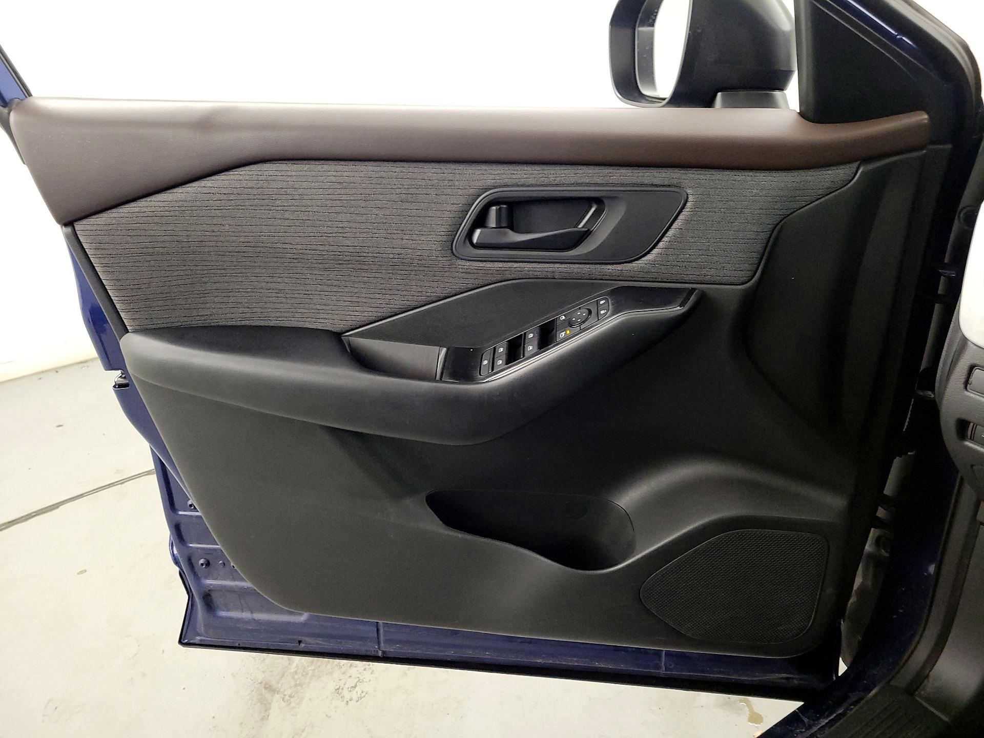 Thumbnail: 2023 Nissan Rogue - 12