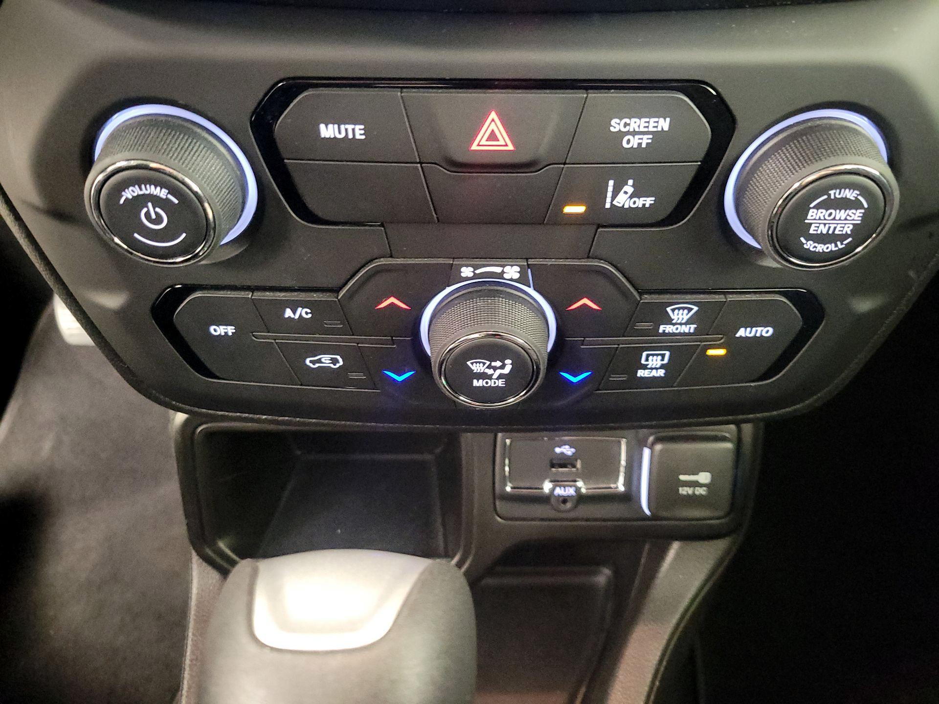 Thumbnail: 2021 Jeep Renegade - 16