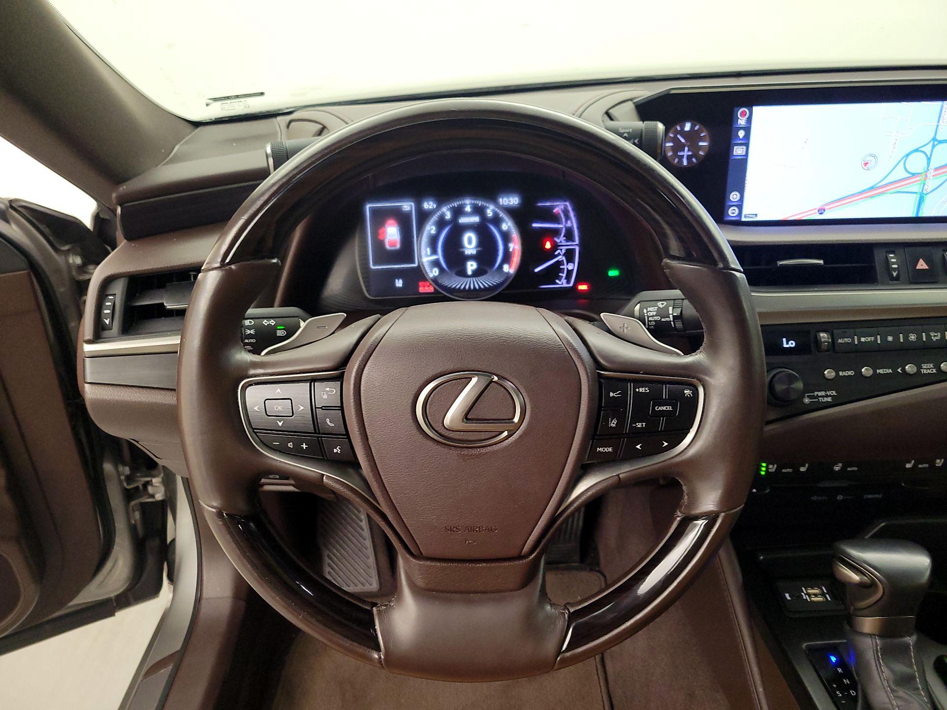 Thumbnail: 2019 Lexus ES - 10