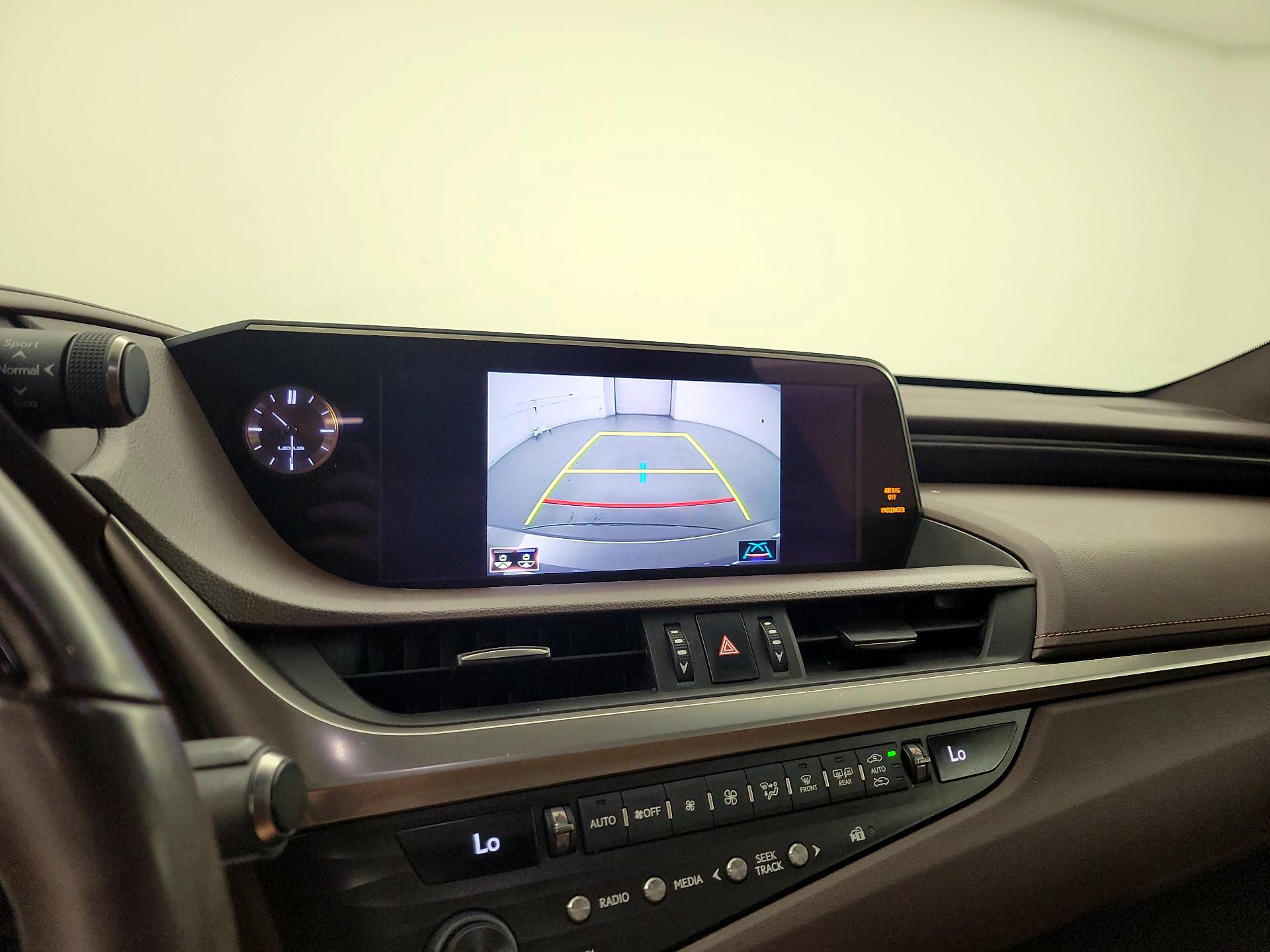 Thumbnail: 2019 Lexus ES - 15