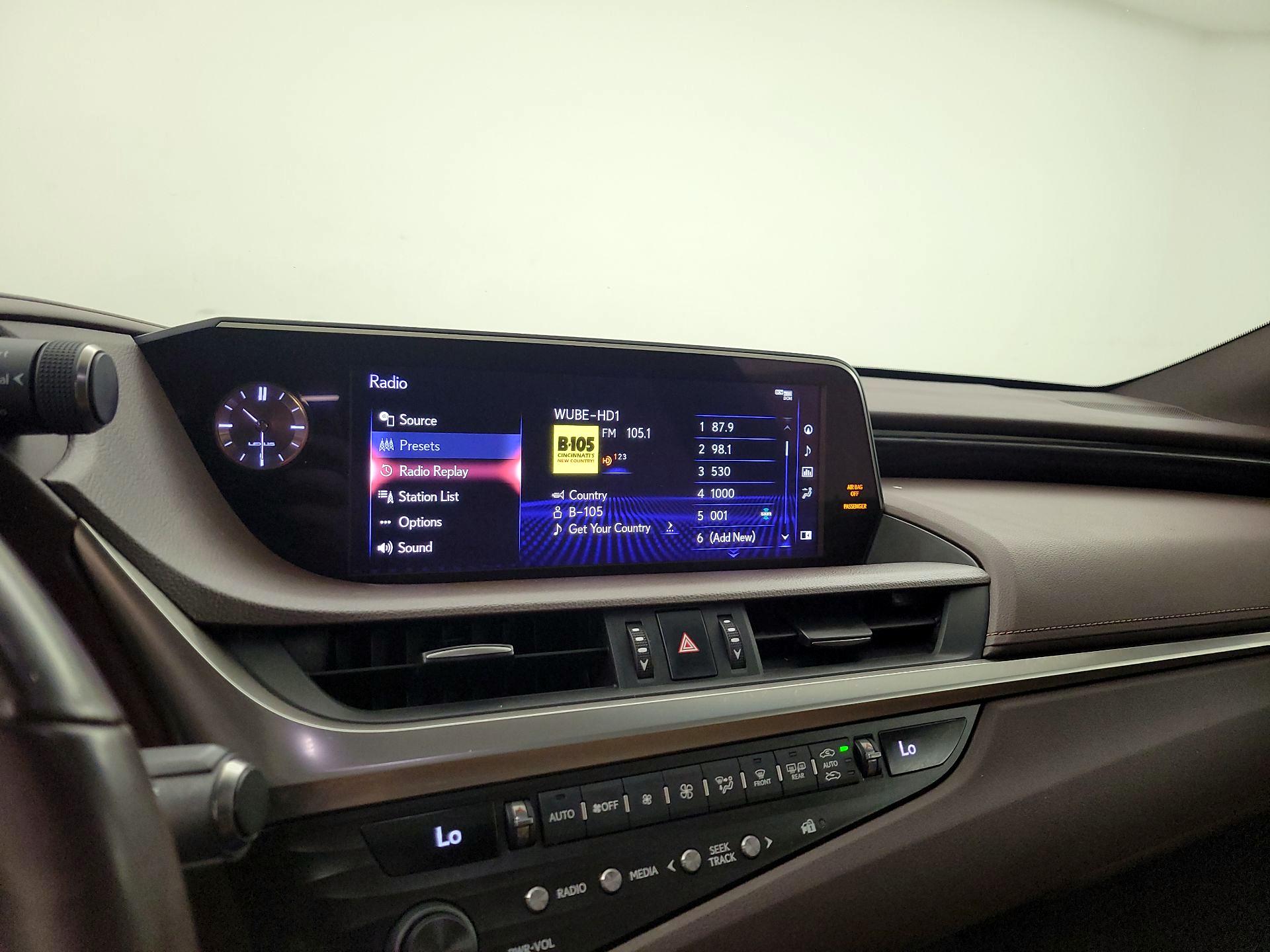 Thumbnail: 2019 Lexus ES - 16