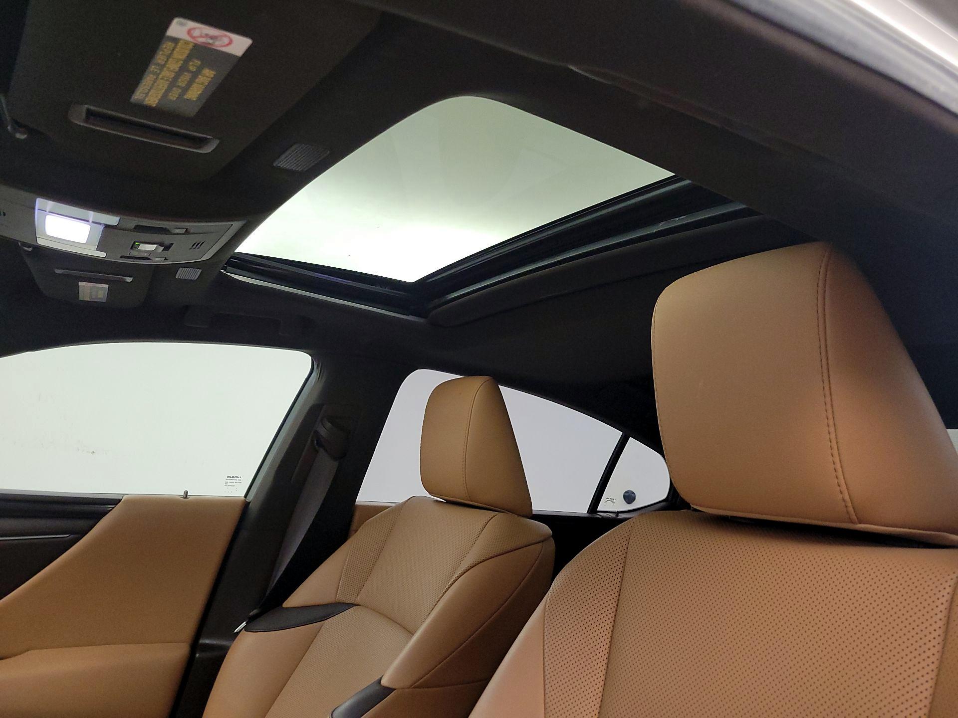 Thumbnail: 2019 Lexus ES - 20