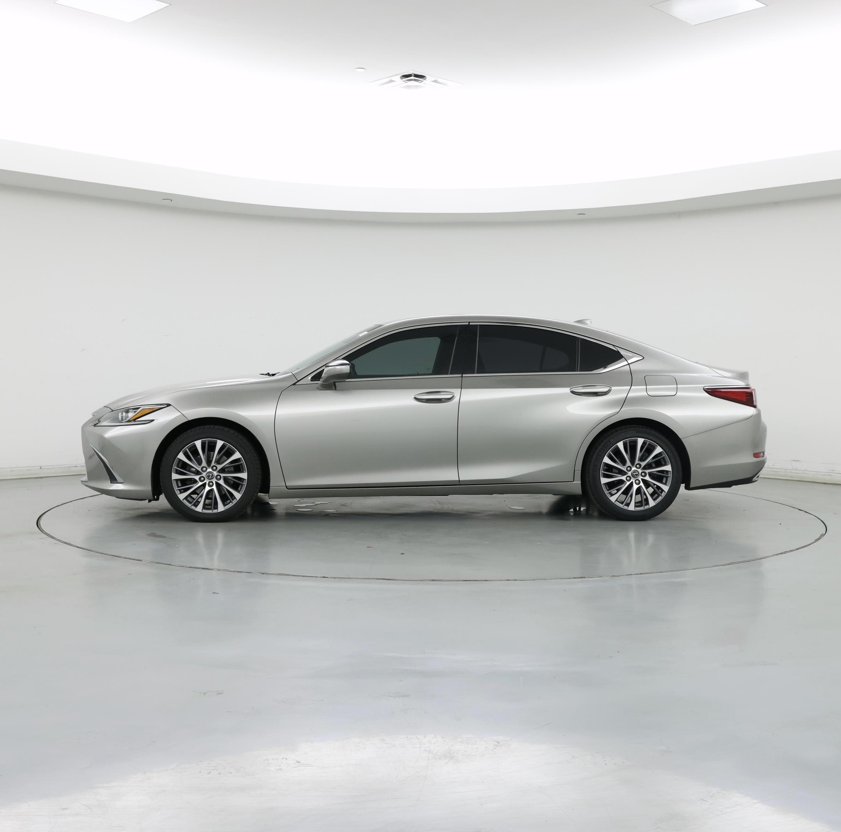 Thumbnail: 2019 Lexus ES - 3