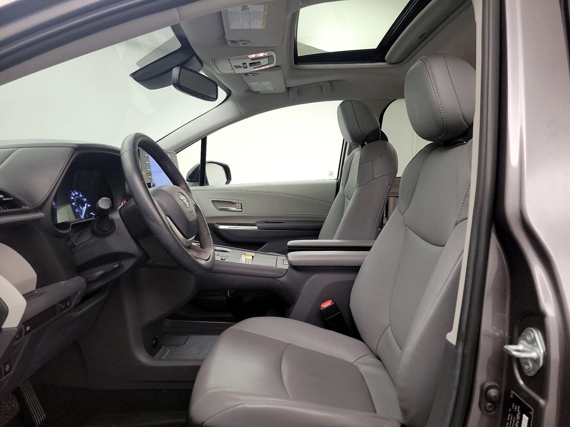 Thumbnail: 2022 Toyota Sienna - 11