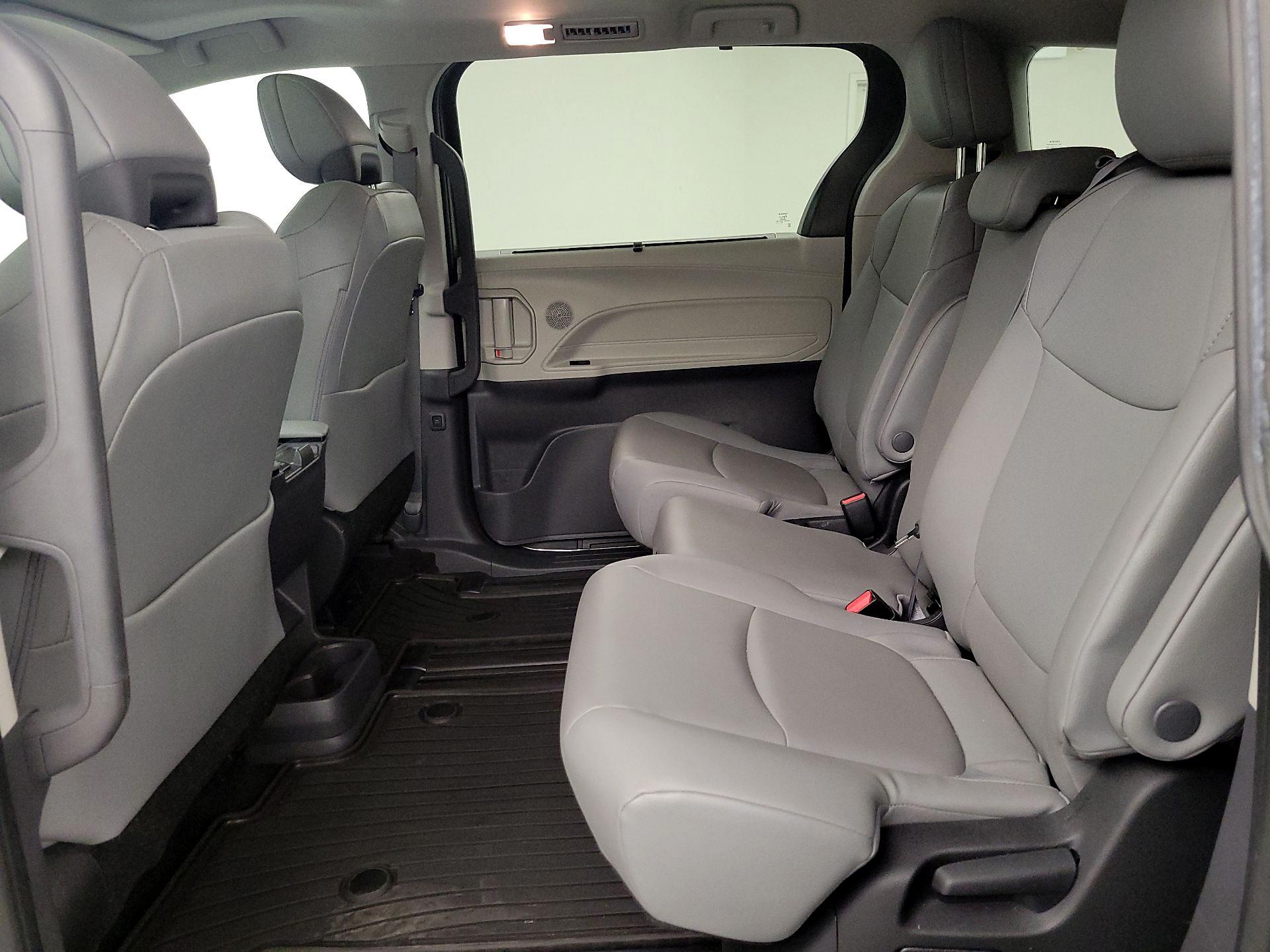 Thumbnail: 2022 Toyota Sienna - 20