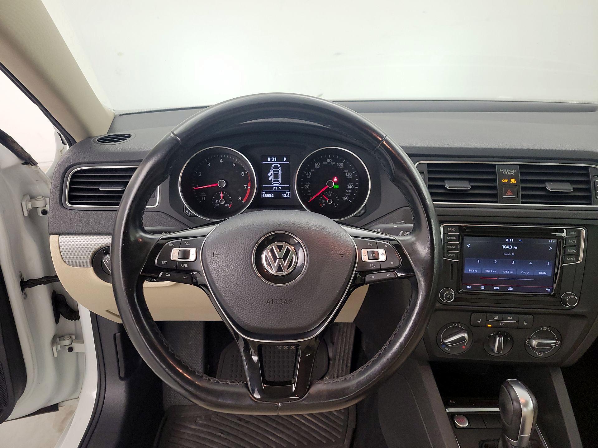 Thumbnail: 2017 Volkswagen Jetta - 10
