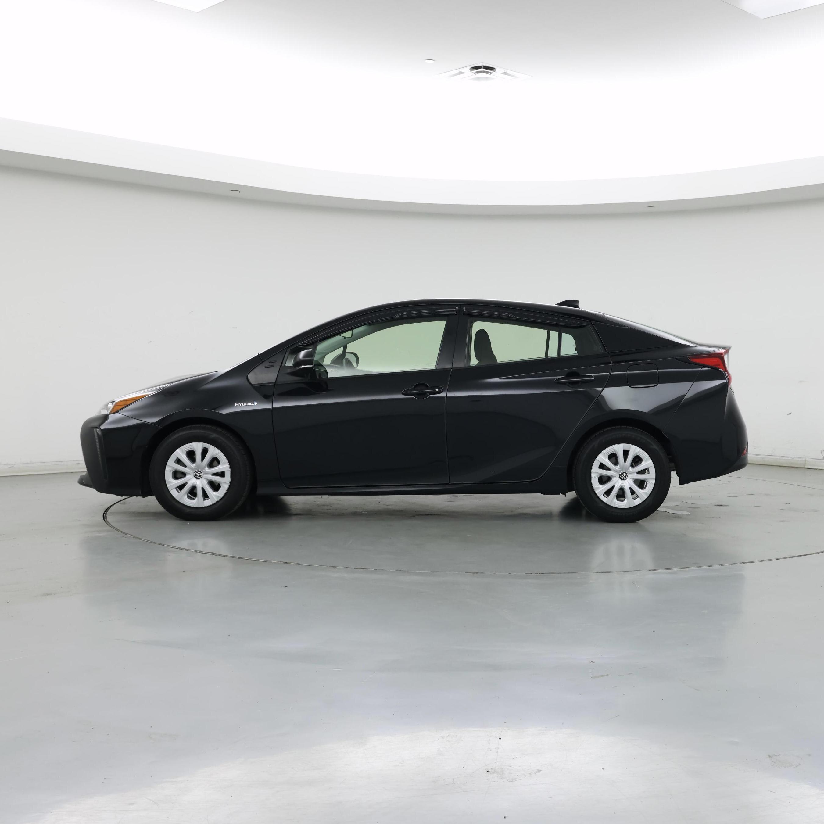 Thumbnail: 2021 Toyota Prius - 3