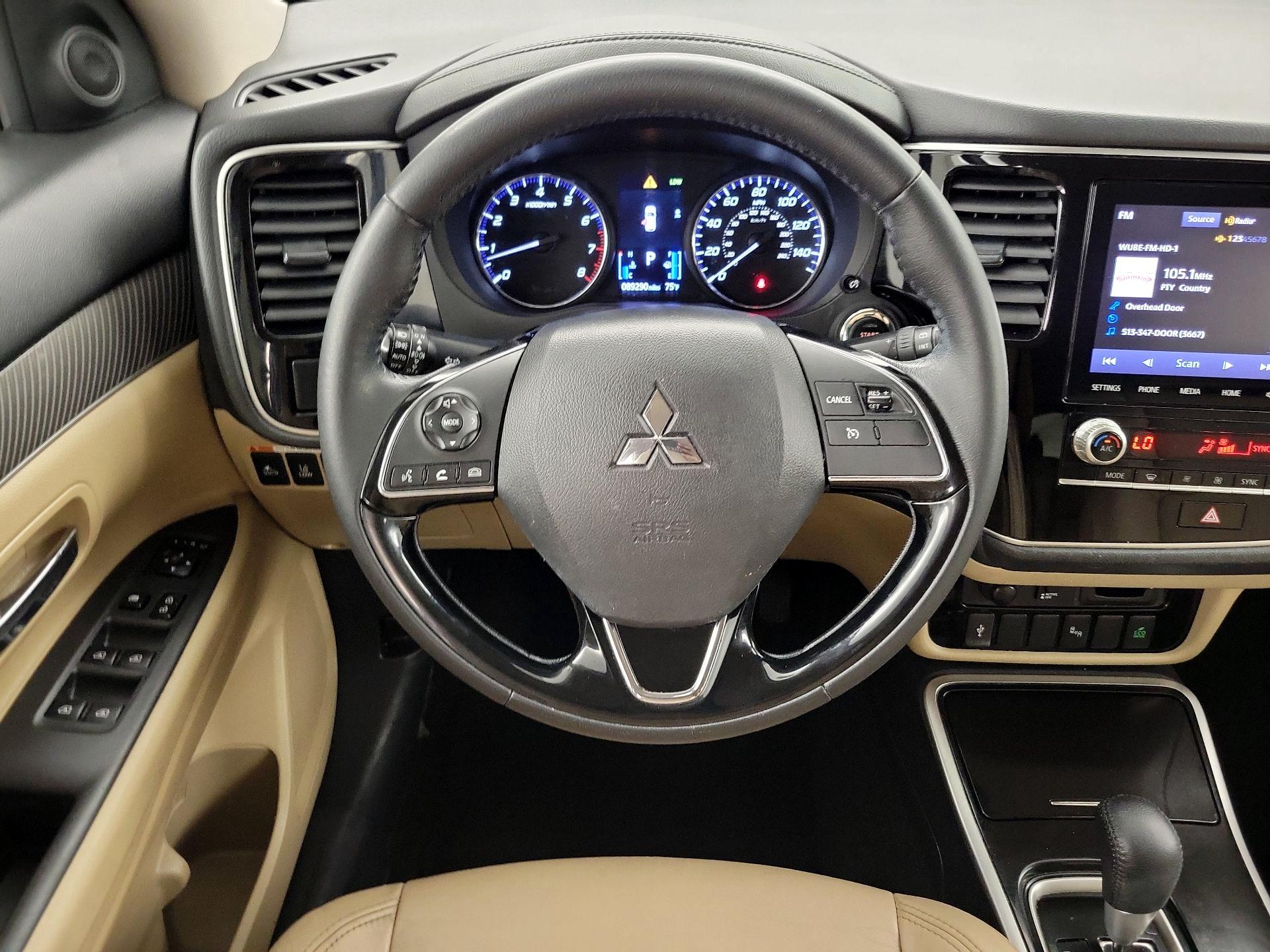 Thumbnail: 2020 Mitsubishi Outlander - 10