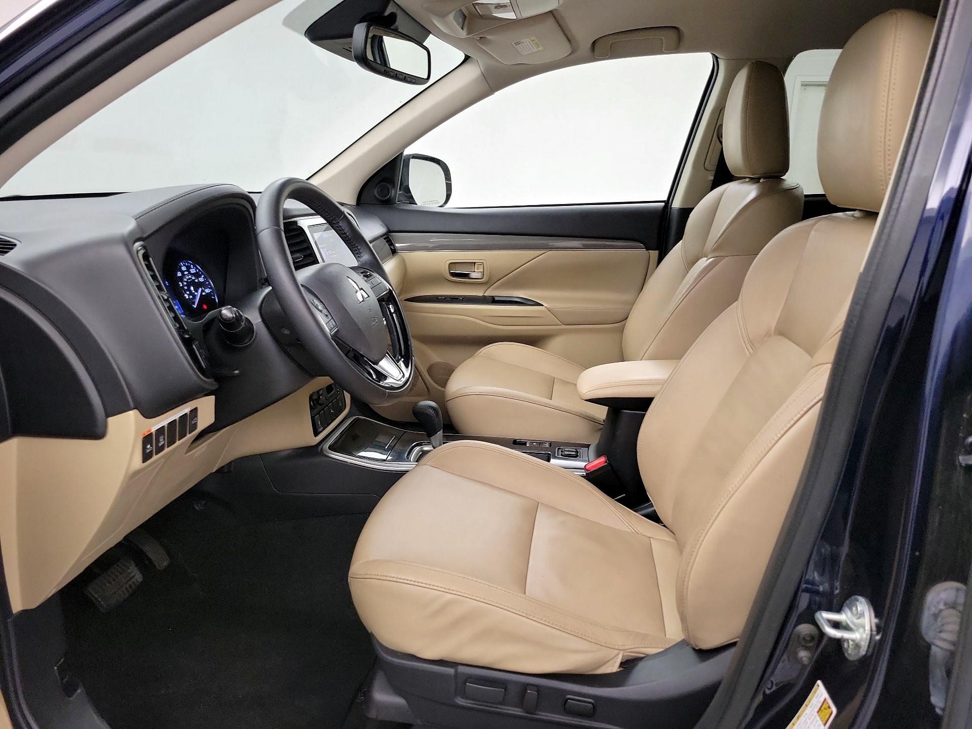 Thumbnail: 2020 Mitsubishi Outlander - 11