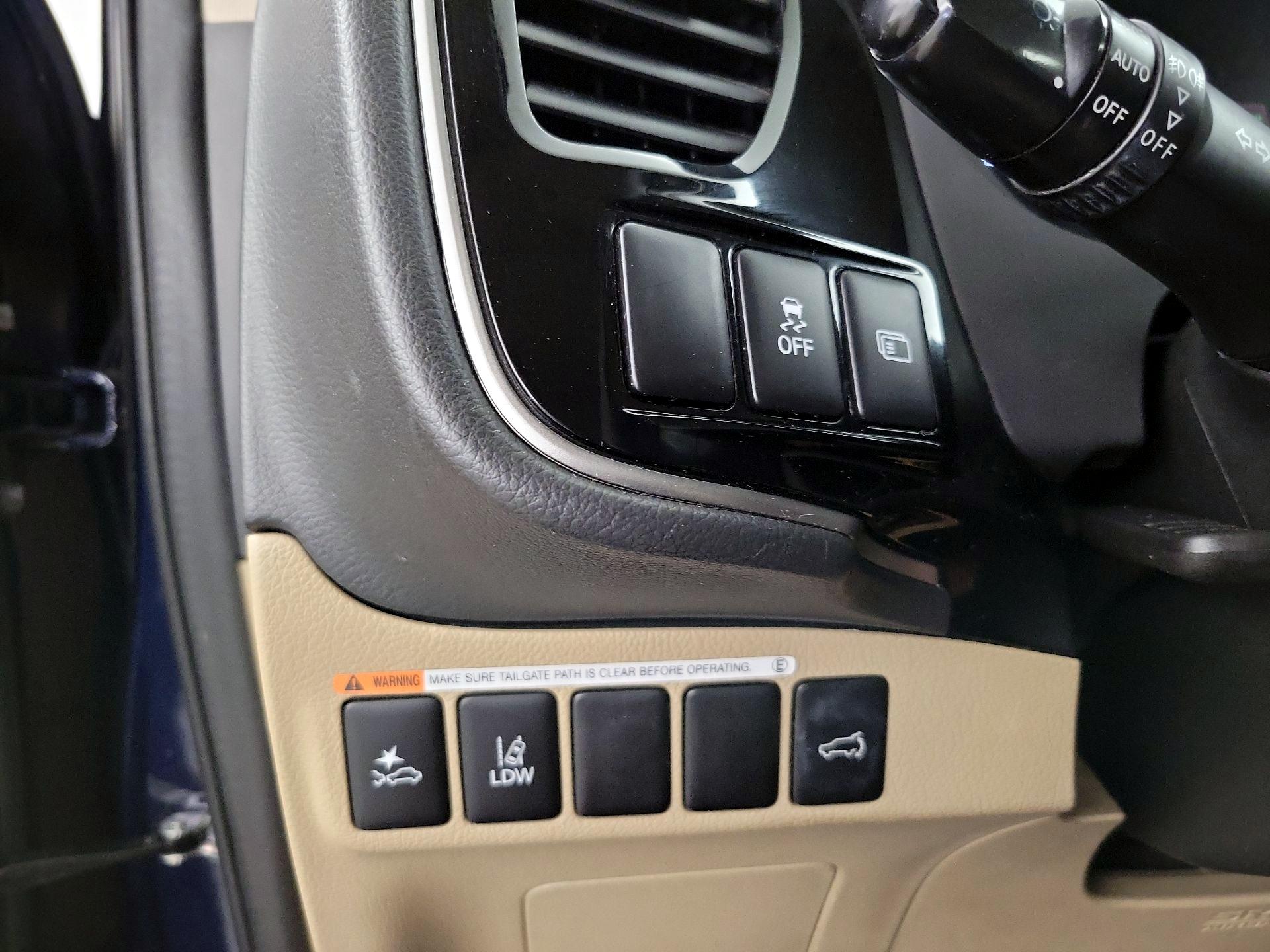 Thumbnail: 2020 Mitsubishi Outlander - 13