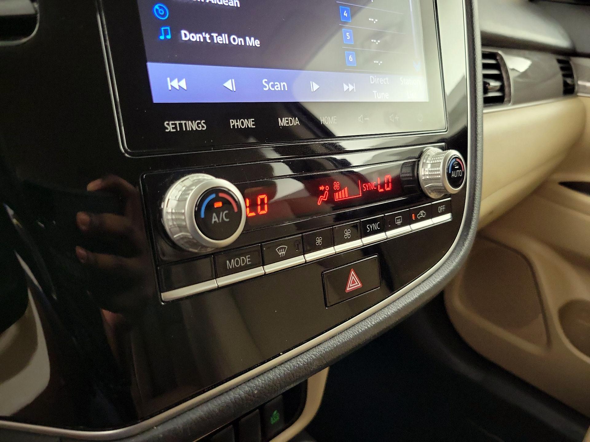Thumbnail: 2020 Mitsubishi Outlander - 16