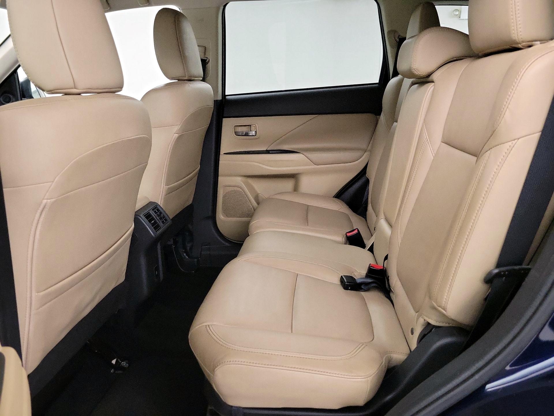 Thumbnail: 2020 Mitsubishi Outlander - 19