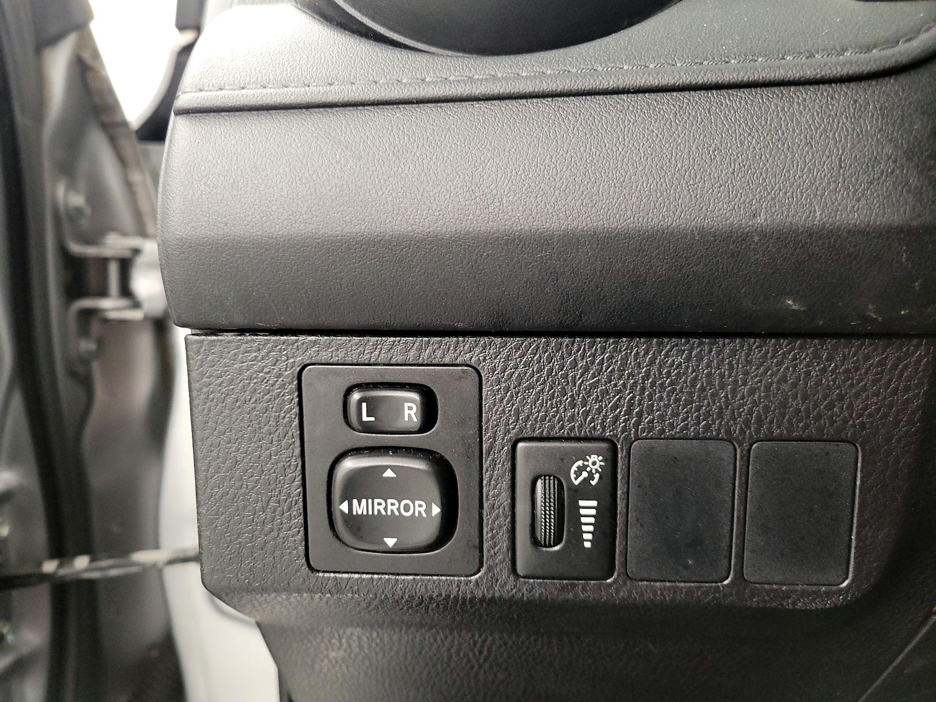 Thumbnail: 2016 Toyota RAV4 - 13