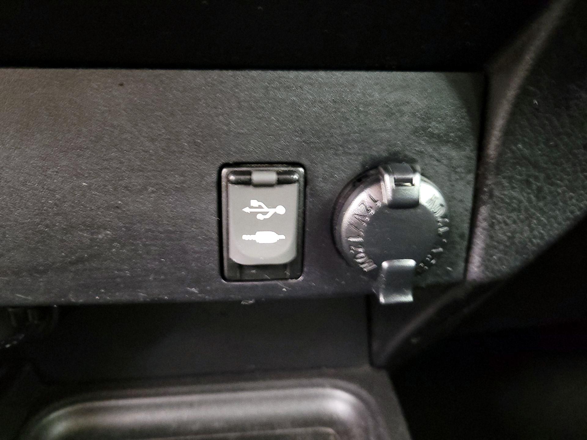 Thumbnail: 2016 Toyota RAV4 - 18