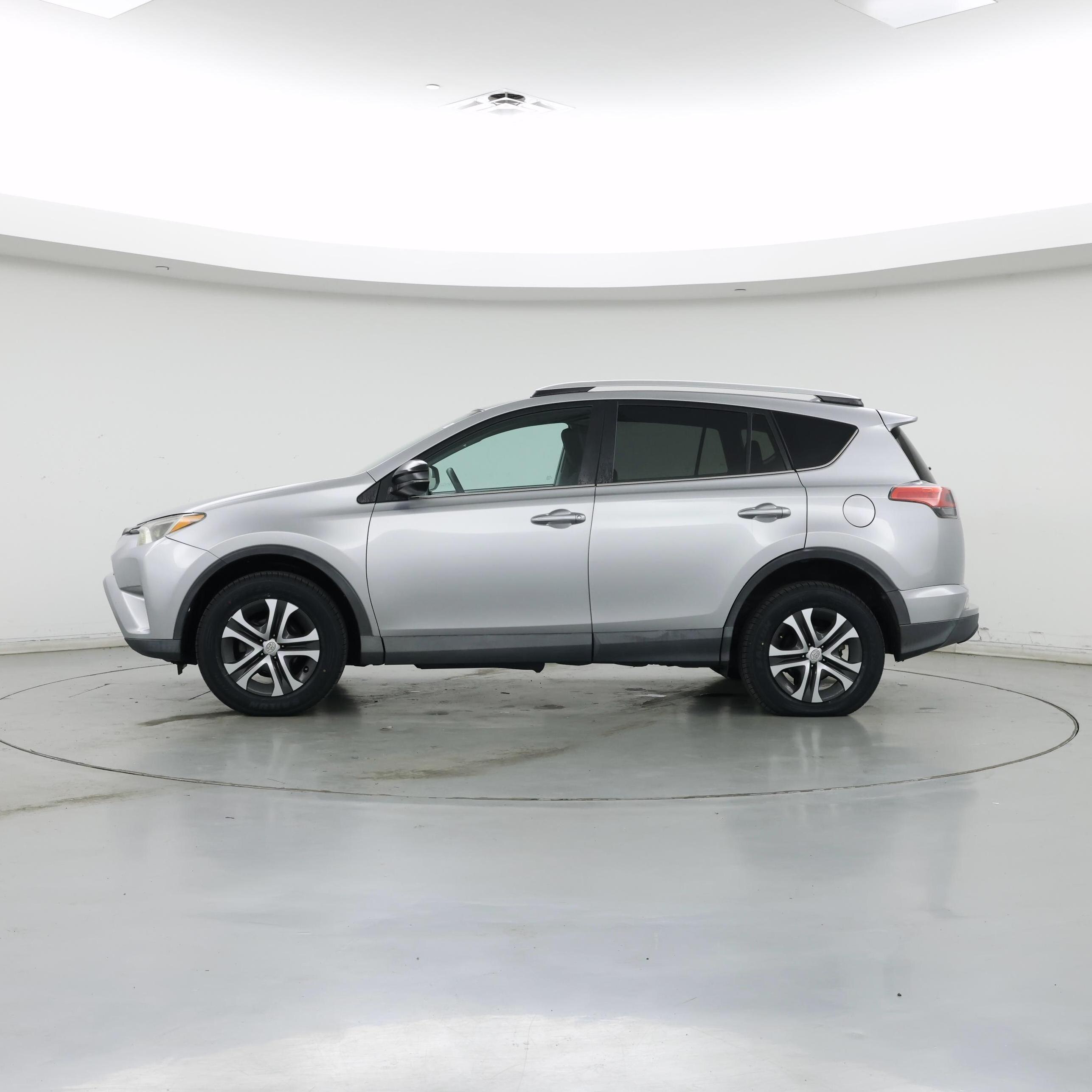 Thumbnail: 2016 Toyota RAV4 - 3