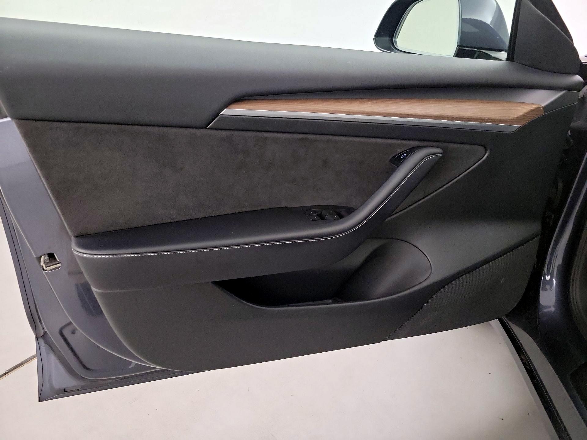 Thumbnail: 2023 Tesla Model 3 - 12