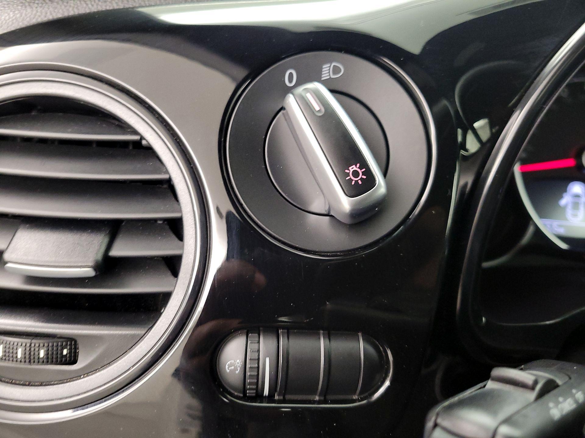 Thumbnail: 2018 Volkswagen Beetle - 13