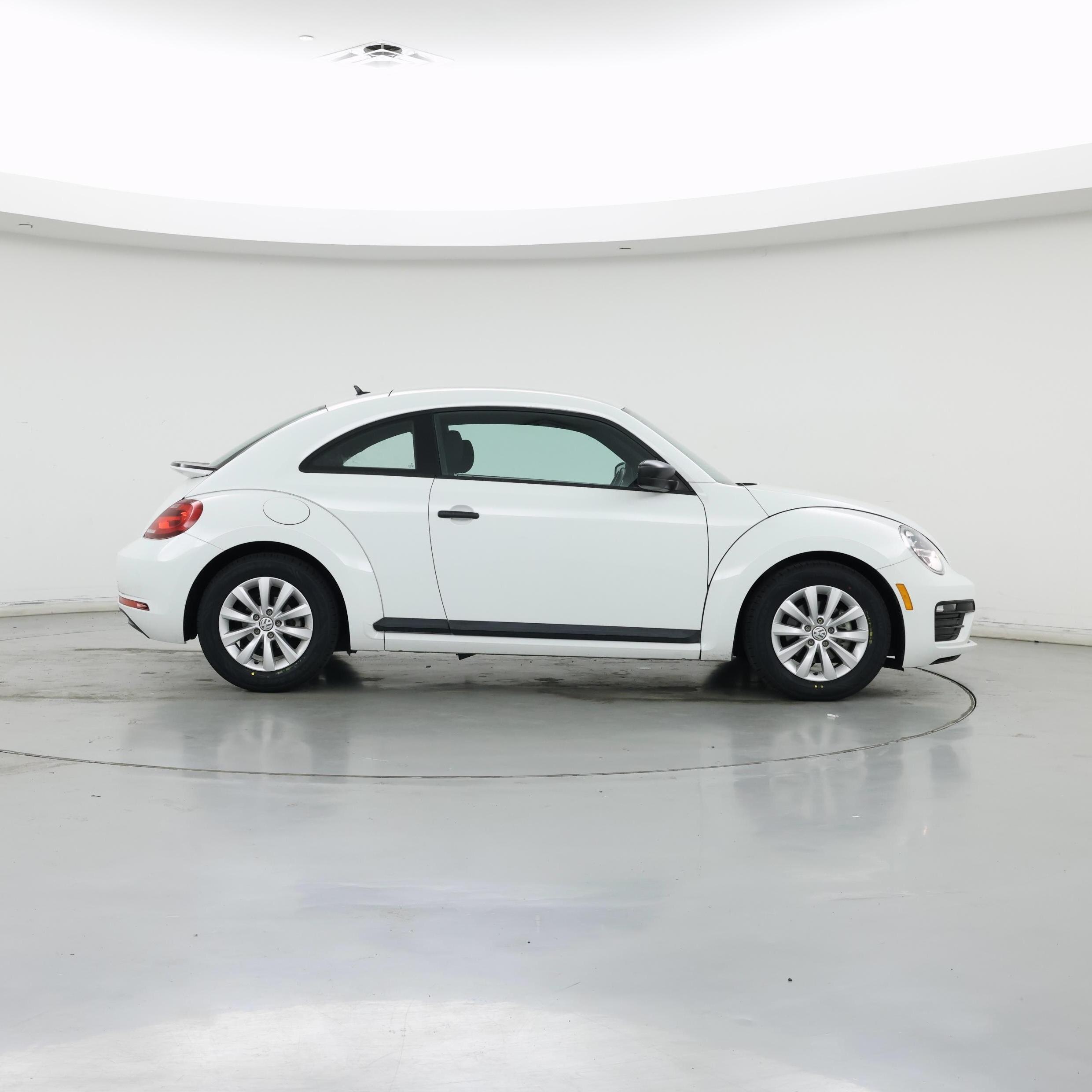 Thumbnail: 2018 Volkswagen Beetle - 7