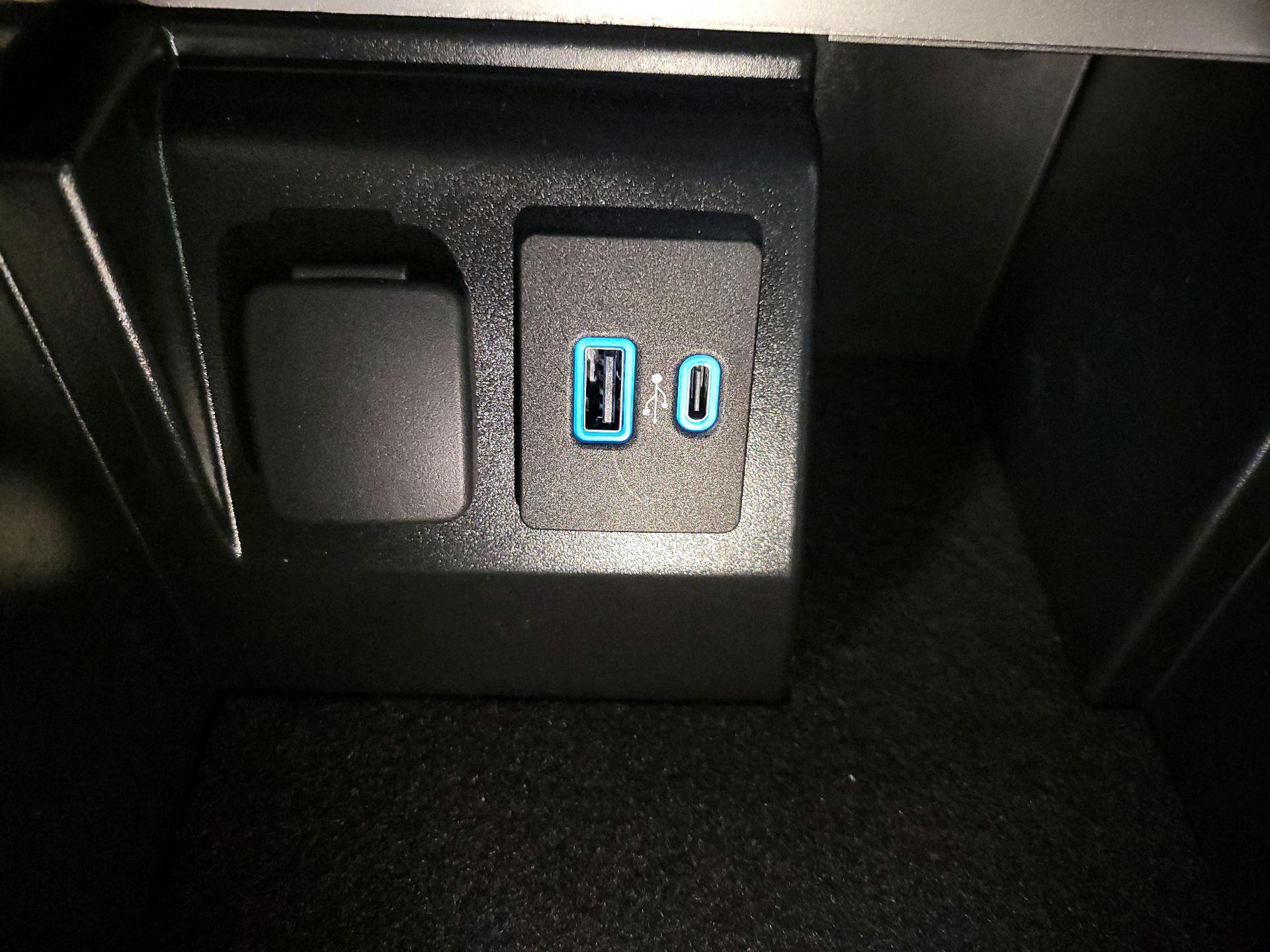 Thumbnail: 2023 Ford Explorer - 19