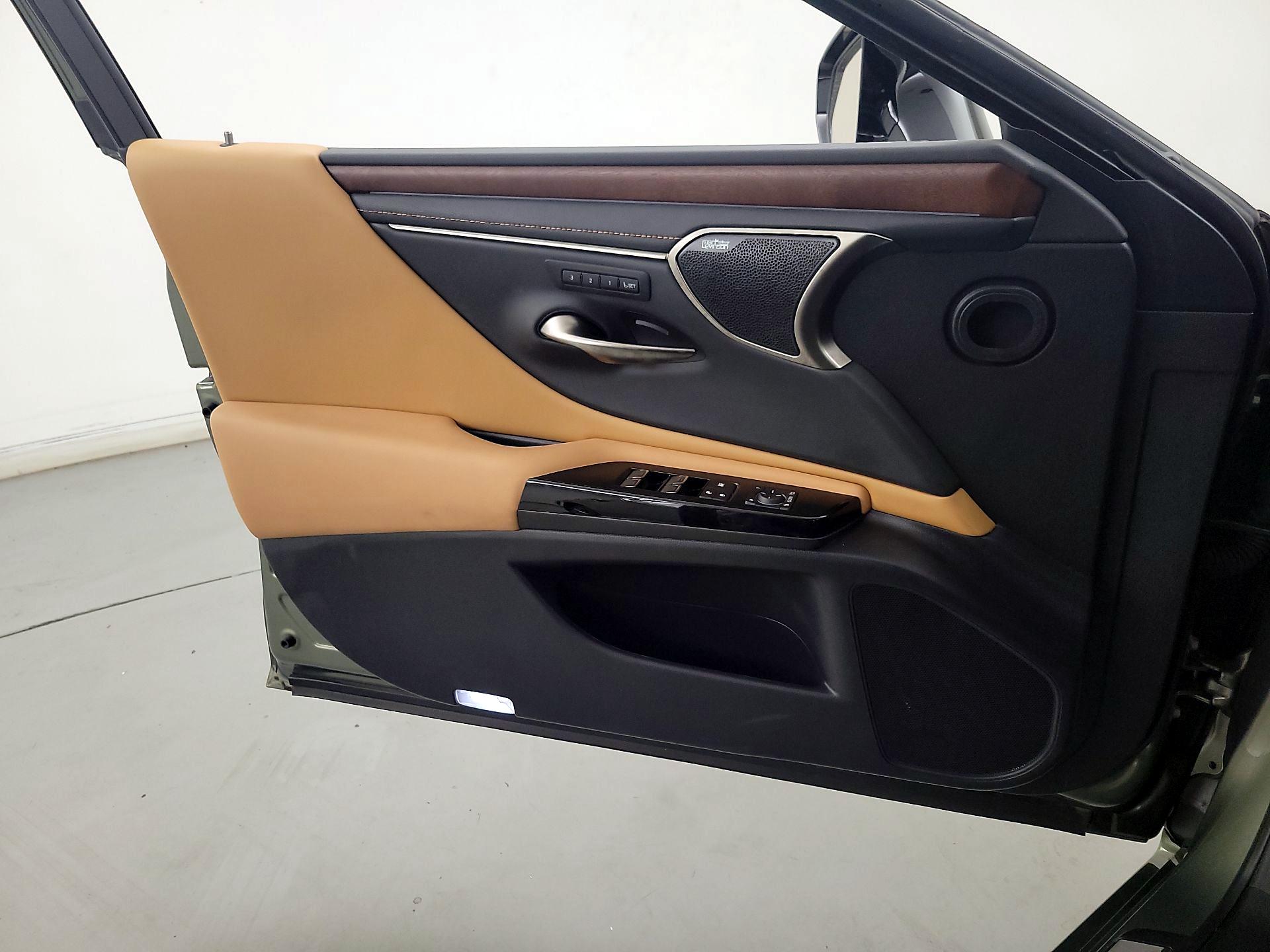 Thumbnail: 2024 Lexus ES - 12