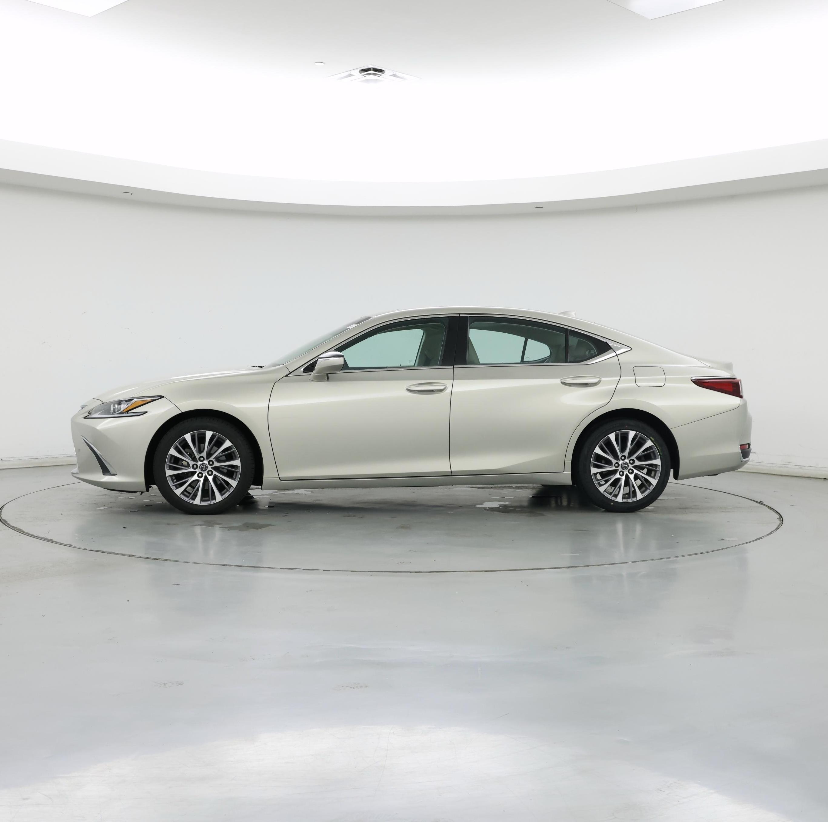 Thumbnail: 2021 Lexus ES - 3