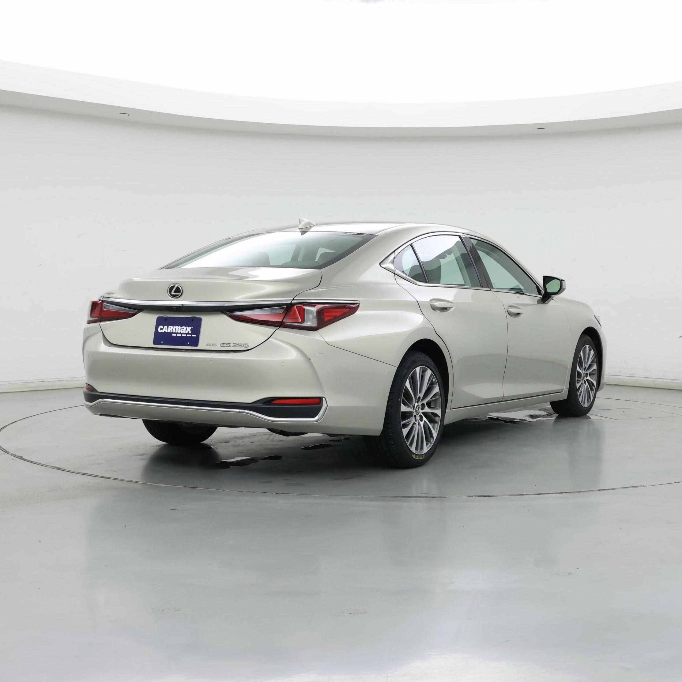 Thumbnail: 2021 Lexus ES - 8