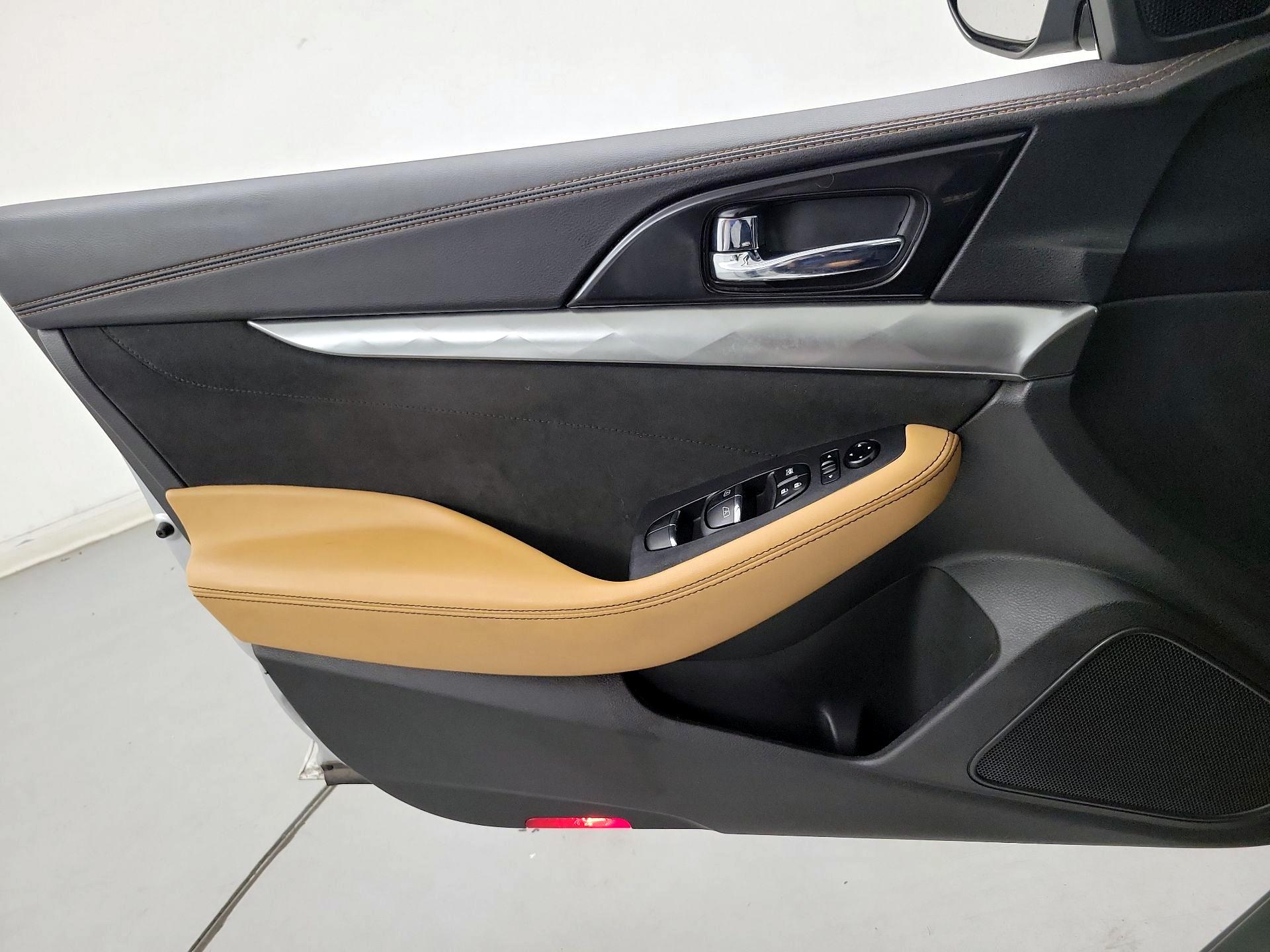 Thumbnail: 2016 Nissan Maxima - 10