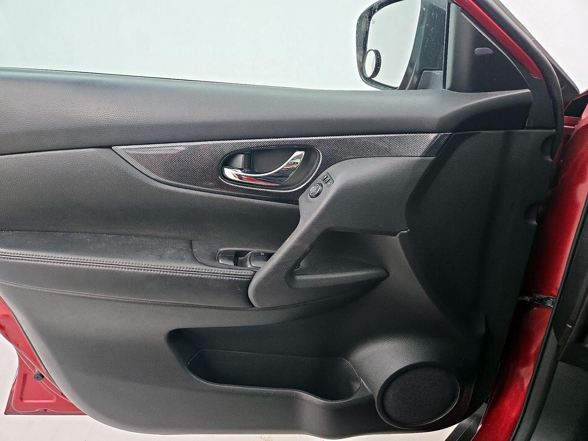 Thumbnail: 2015 Nissan Rogue - 12