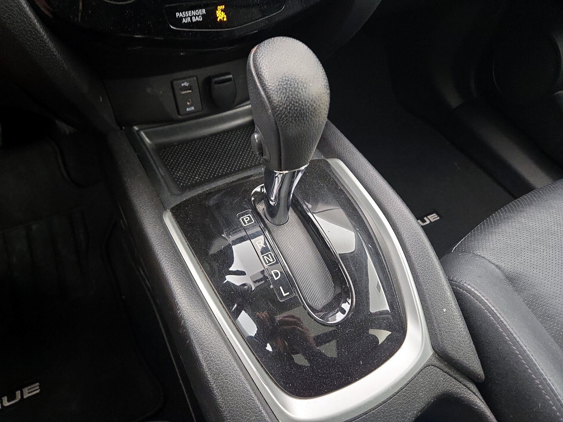 Thumbnail: 2015 Nissan Rogue - 18