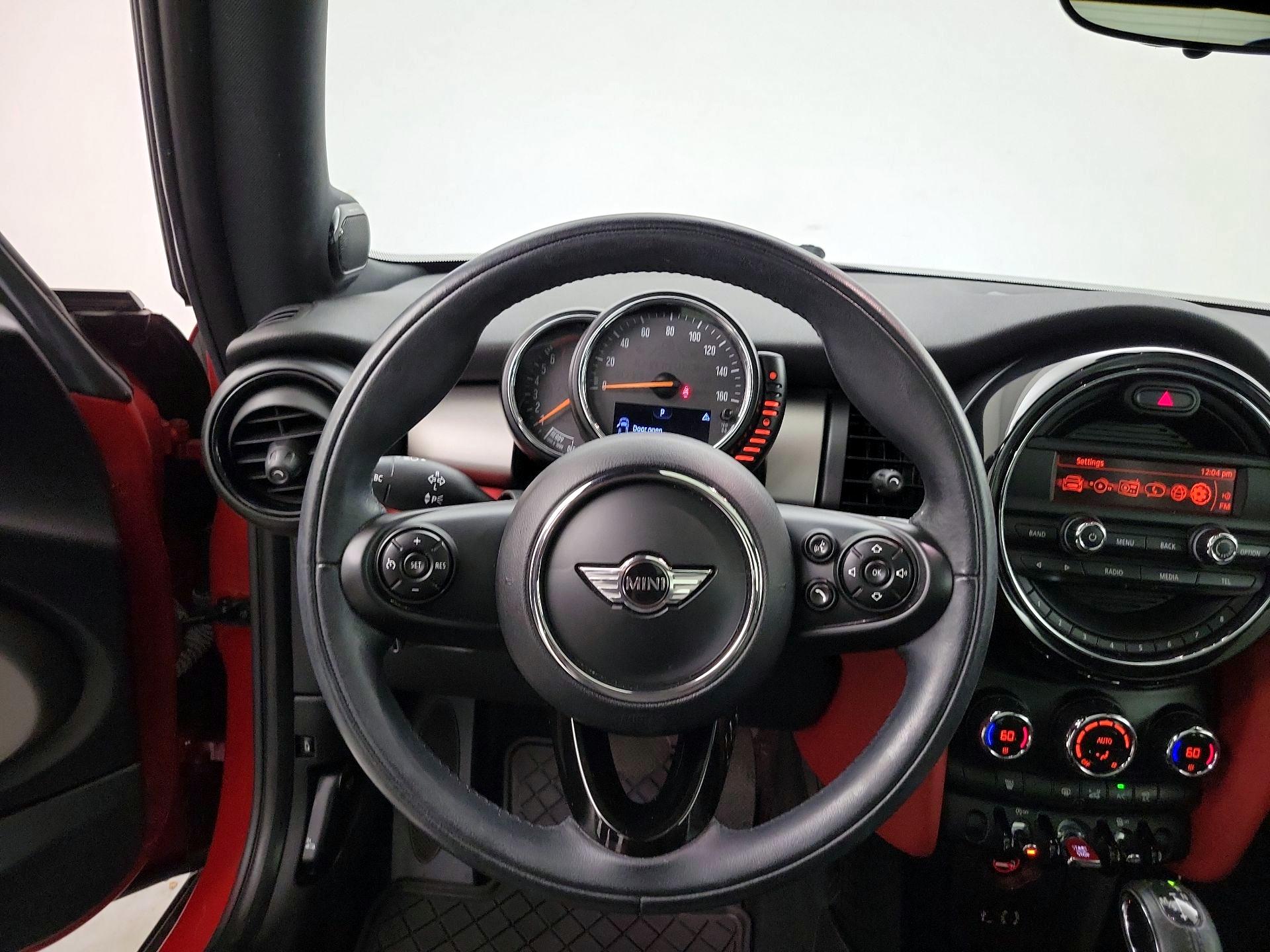 Thumbnail: 2015 MINI Cooper Hardtop - 10