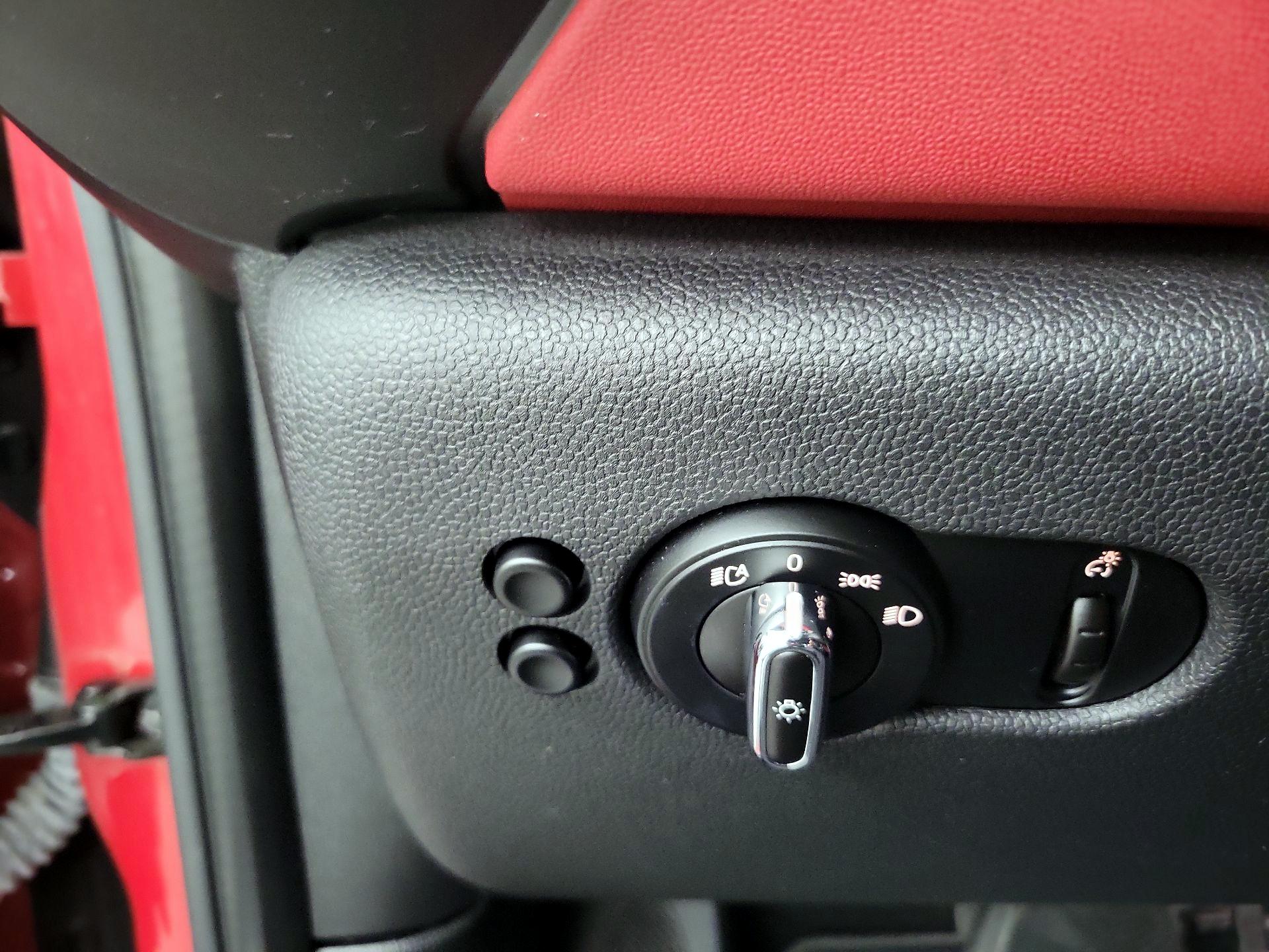 Thumbnail: 2015 MINI Cooper Hardtop - 13