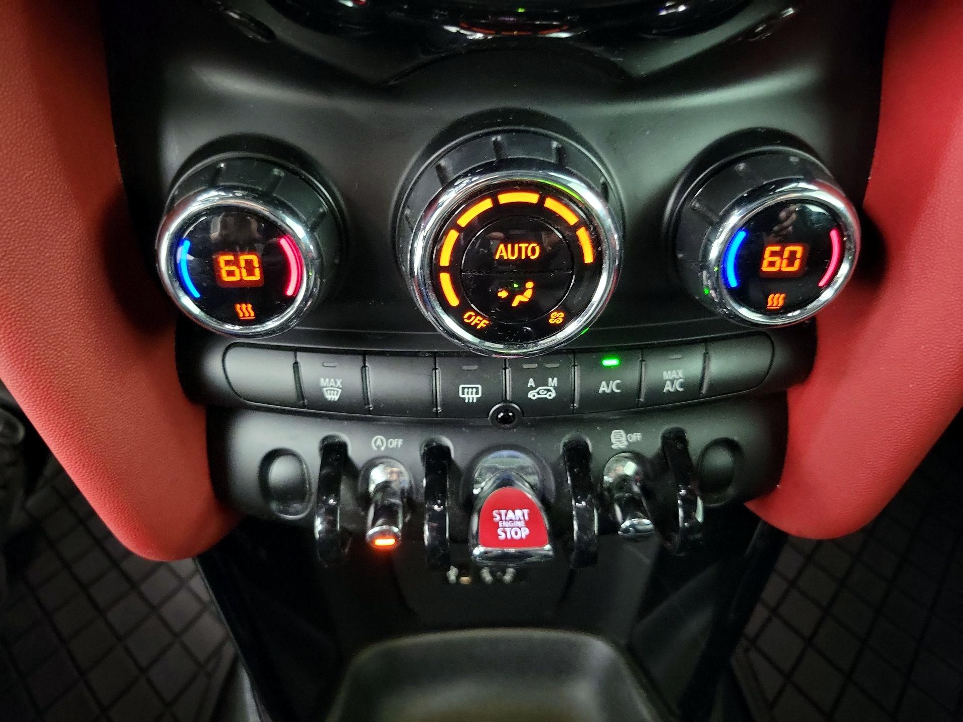 Thumbnail: 2015 MINI Cooper Hardtop - 15