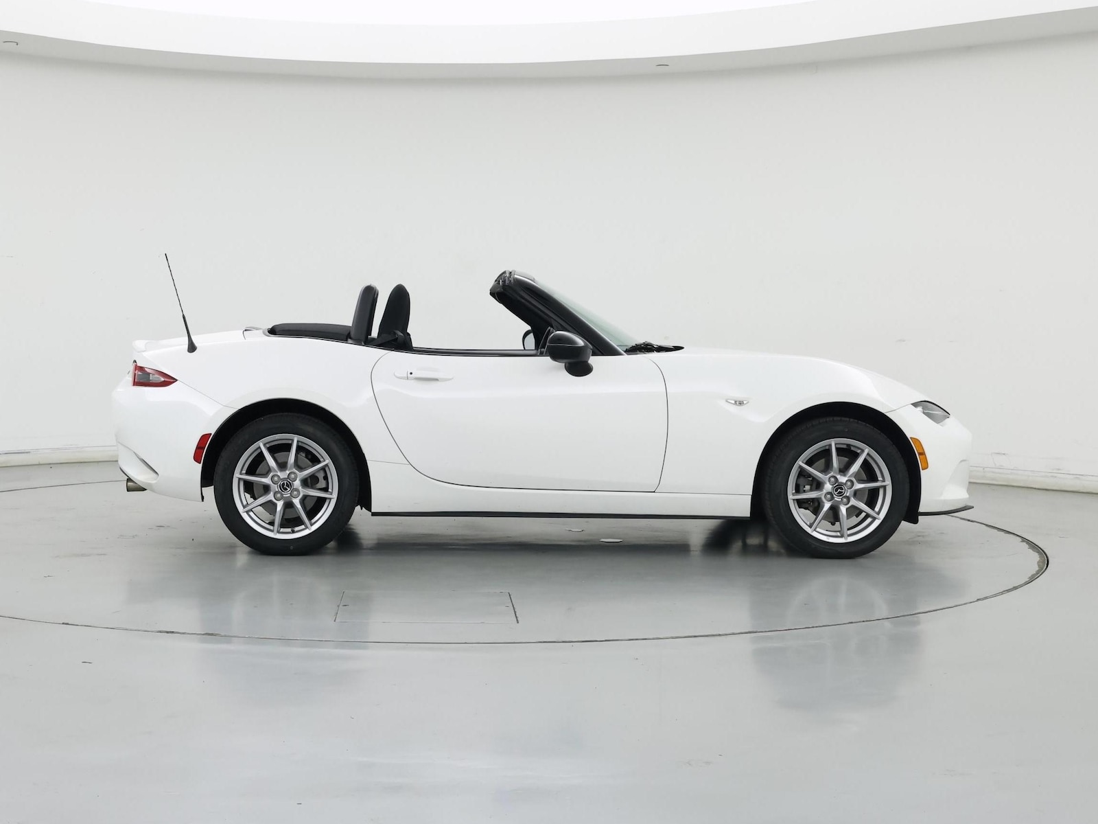 2016 Mazda MX-5 Miata Sport - Photo 8