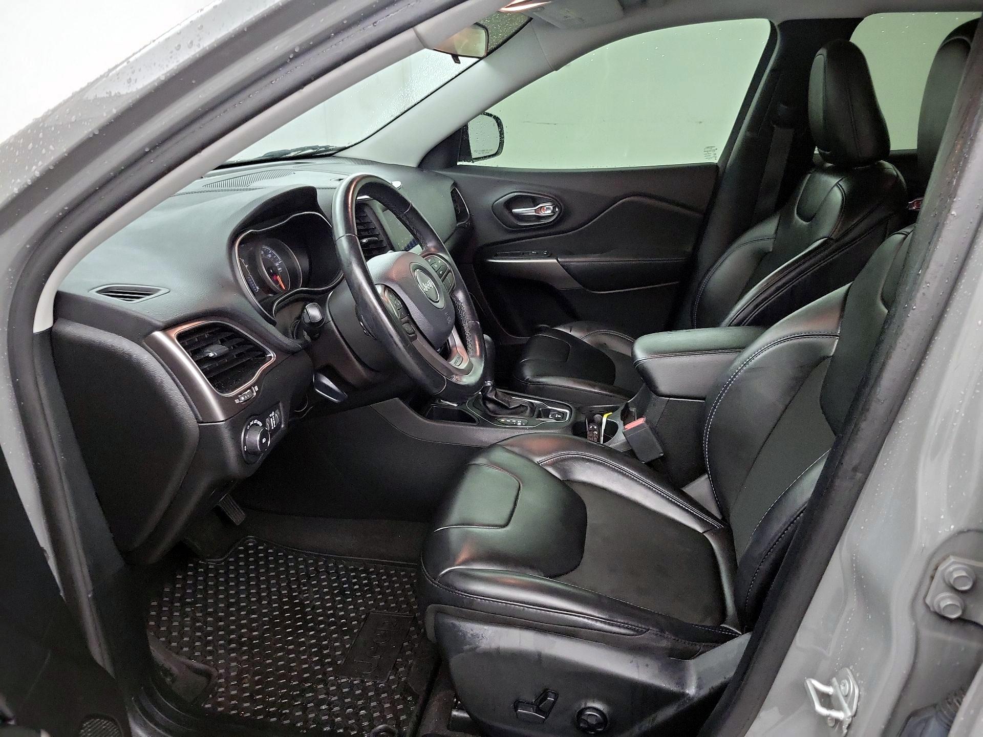 Thumbnail: 2020 Jeep Cherokee - 11