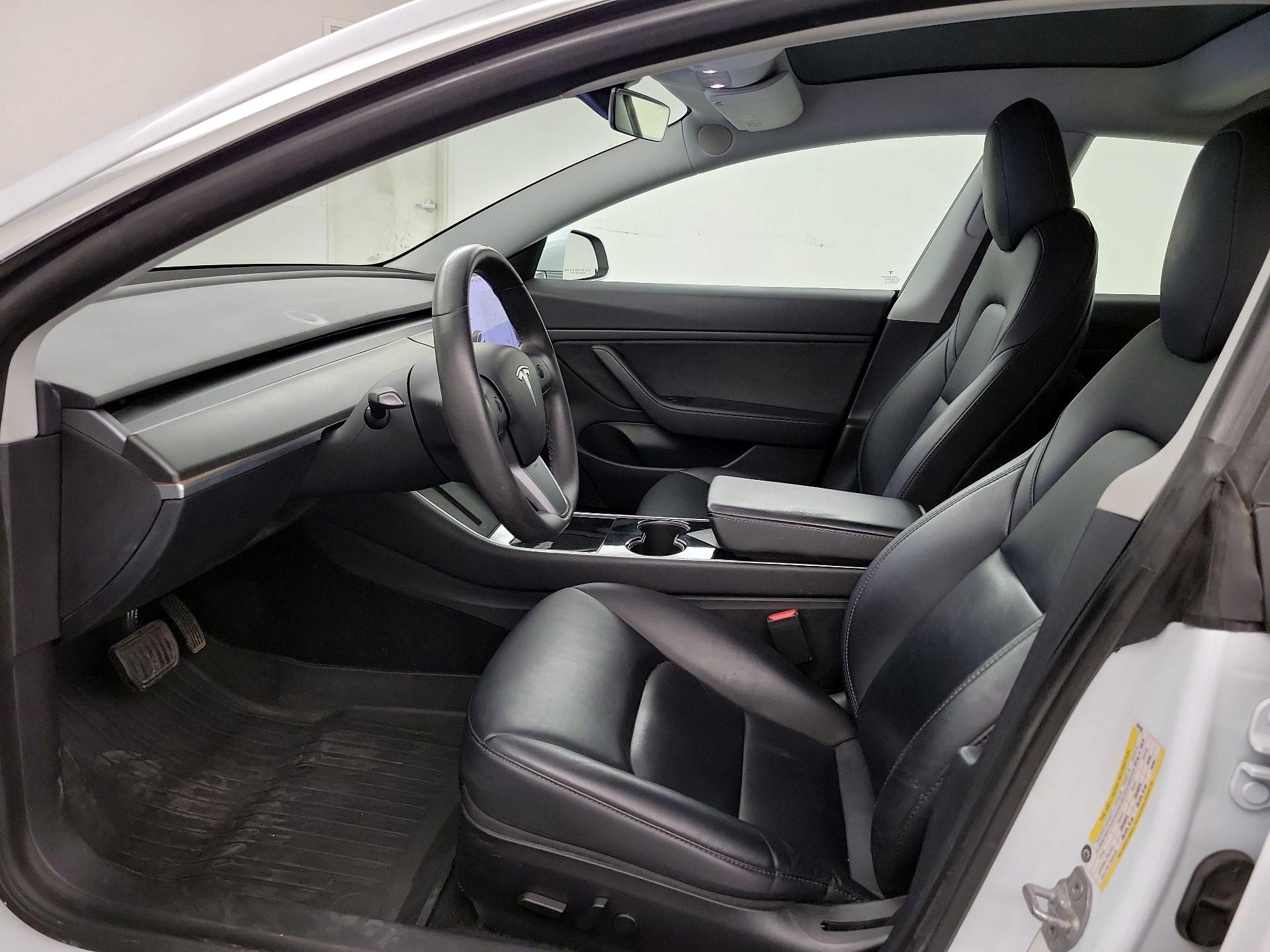 Thumbnail: 2020 Tesla Model 3 - 11