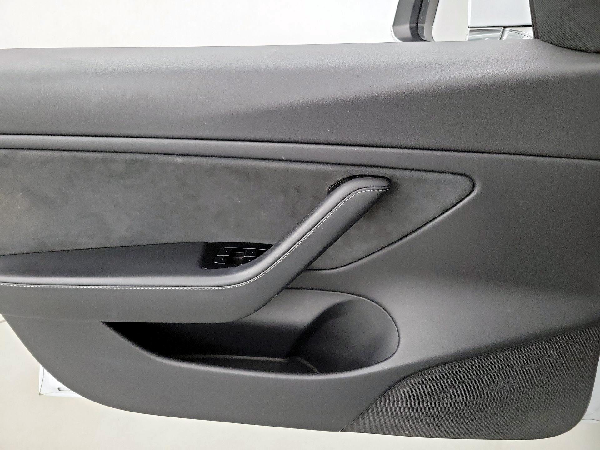 Thumbnail: 2020 Tesla Model 3 - 12