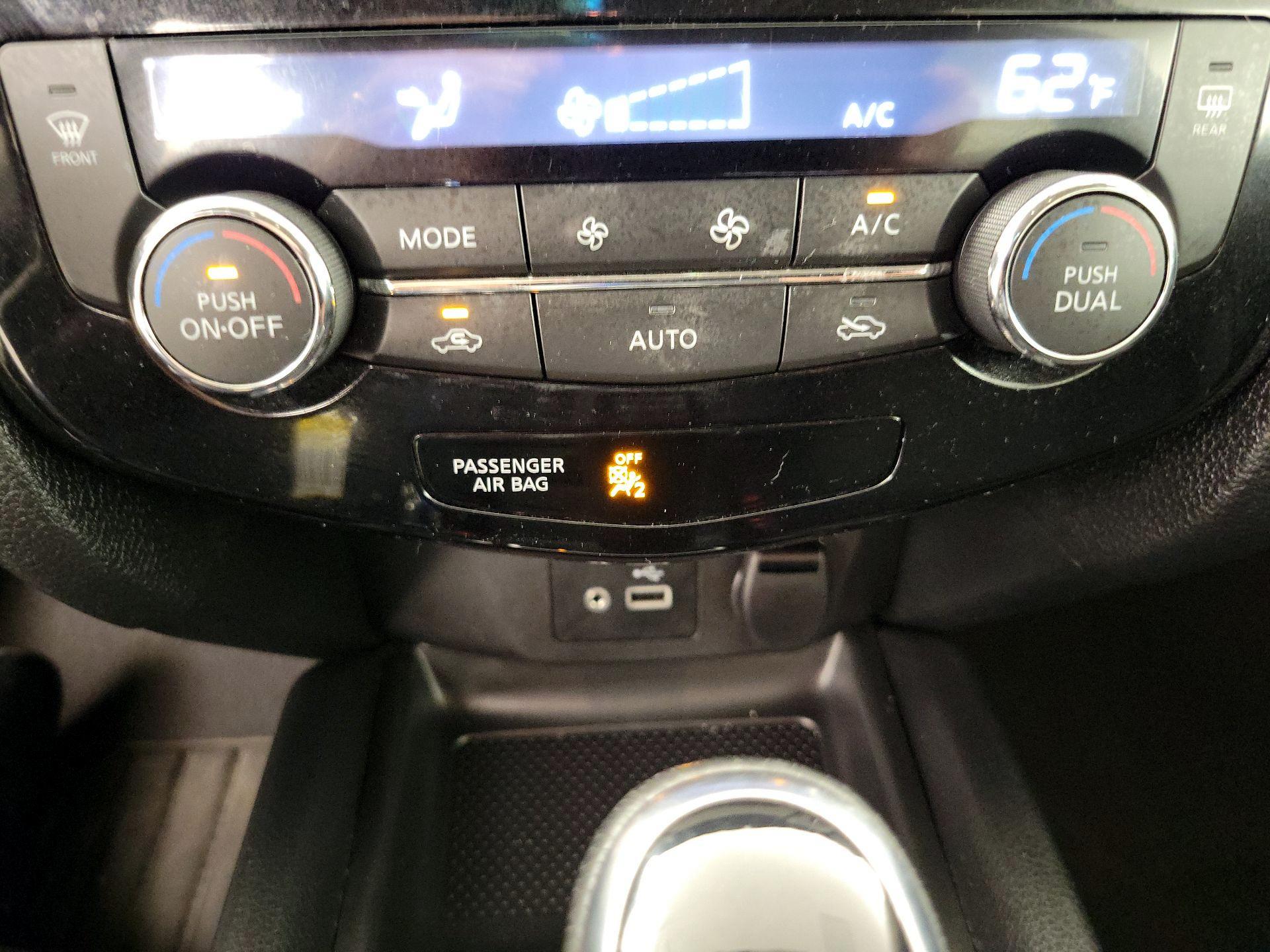 Thumbnail: 2018 Nissan Rogue - 17