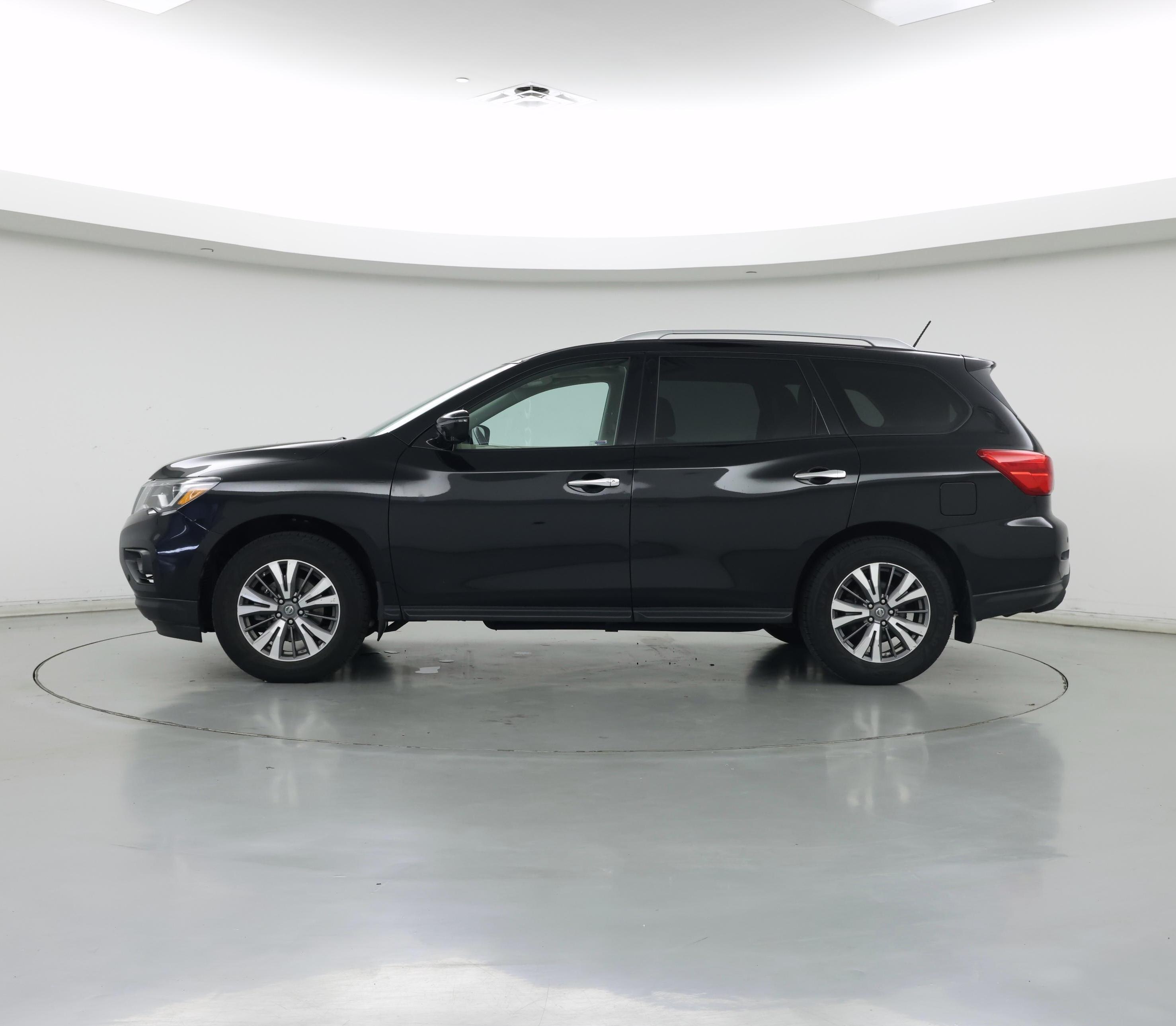 Thumbnail: 2017 Nissan Pathfinder - 3