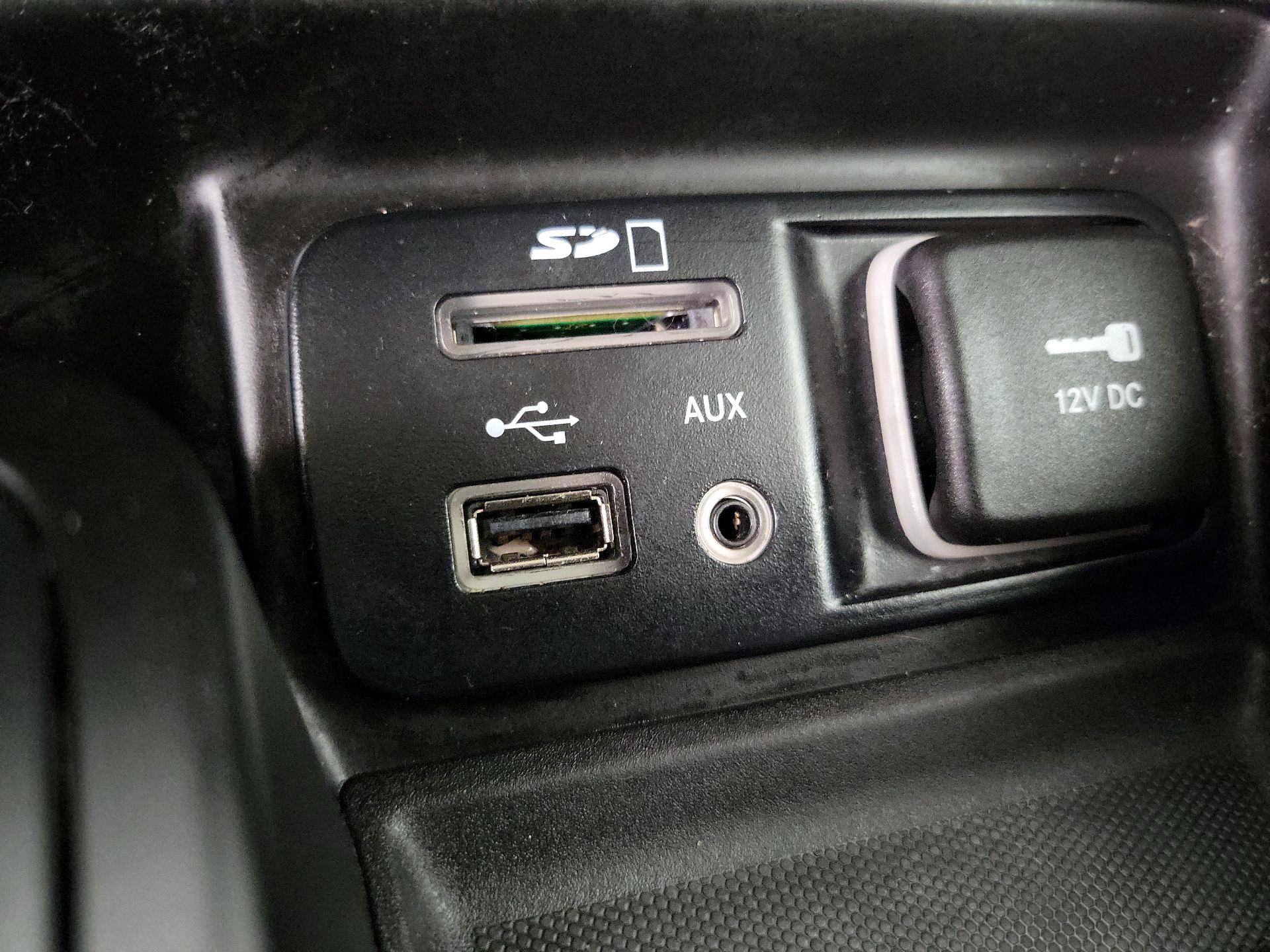 Thumbnail: 2015 Jeep Cherokee - 19