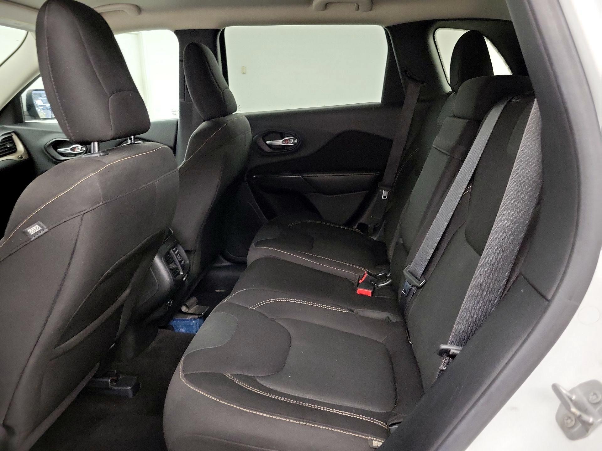 Thumbnail: 2015 Jeep Cherokee - 20