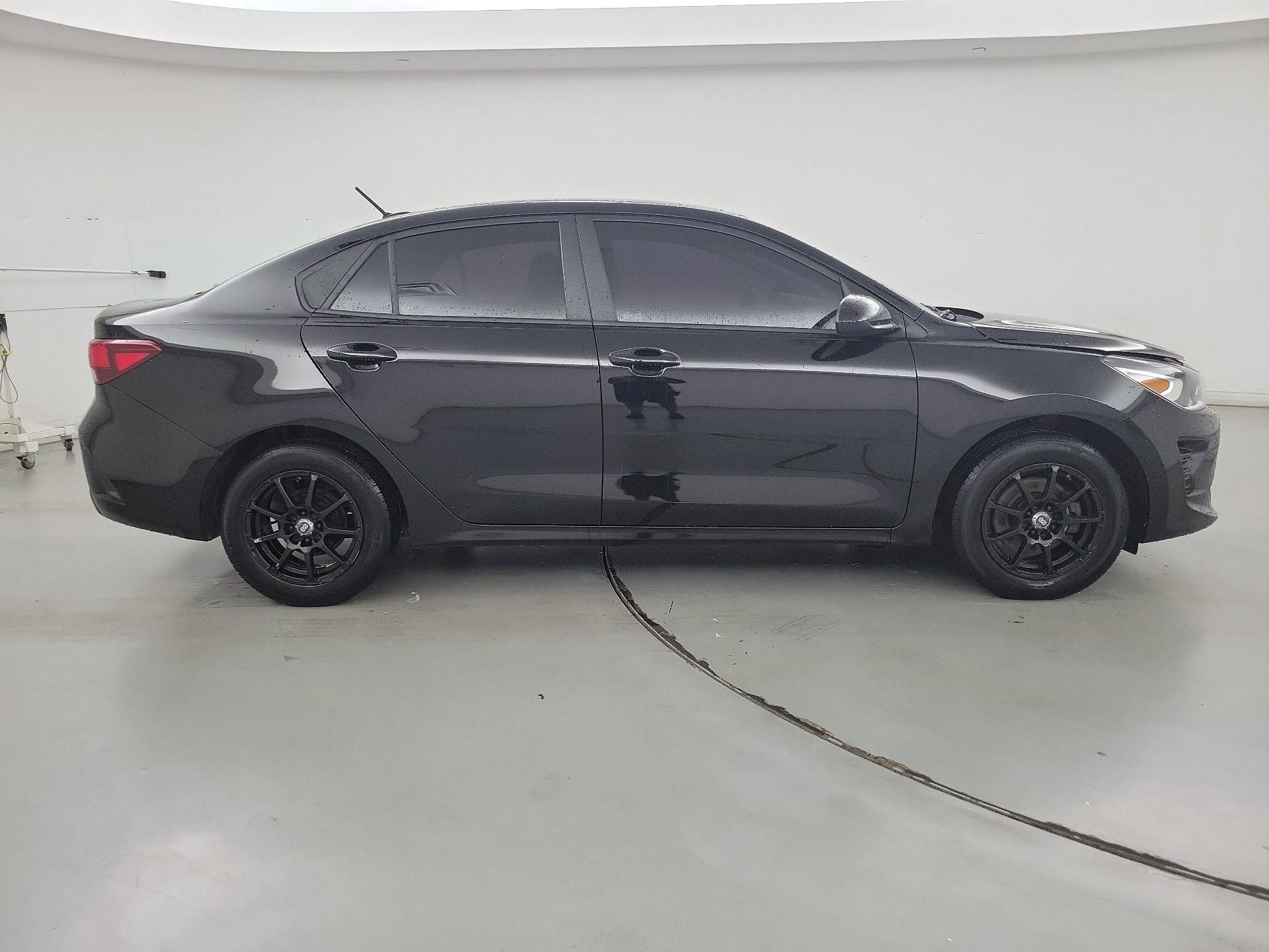 Thumbnail: 2023 Kia Rio - 4