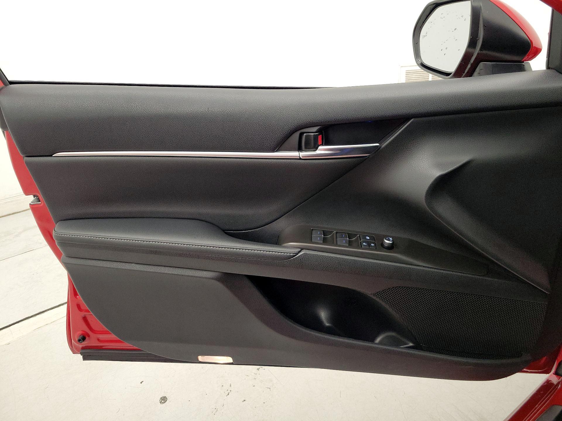 Thumbnail: 2022 Toyota Camry - 12