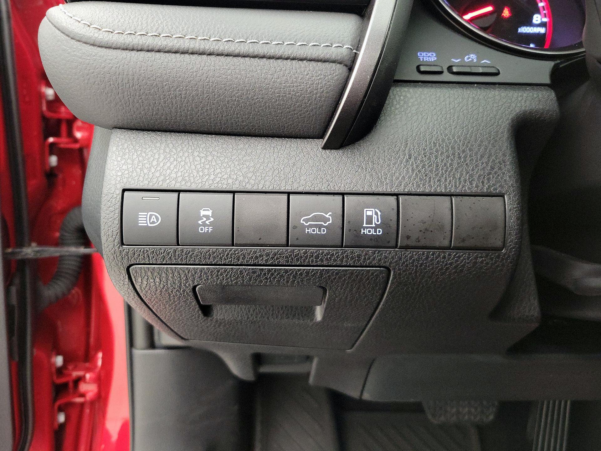 Thumbnail: 2022 Toyota Camry - 13