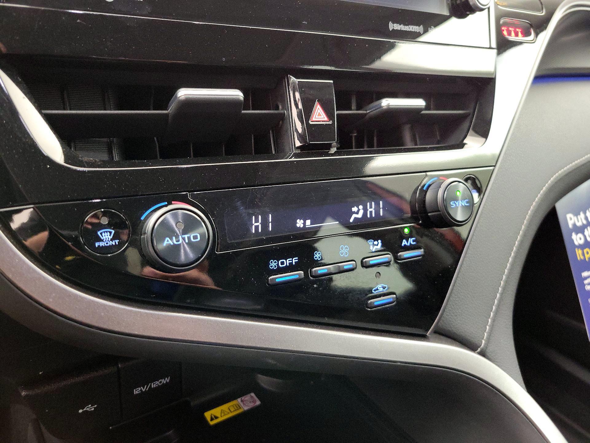 Thumbnail: 2022 Toyota Camry - 16