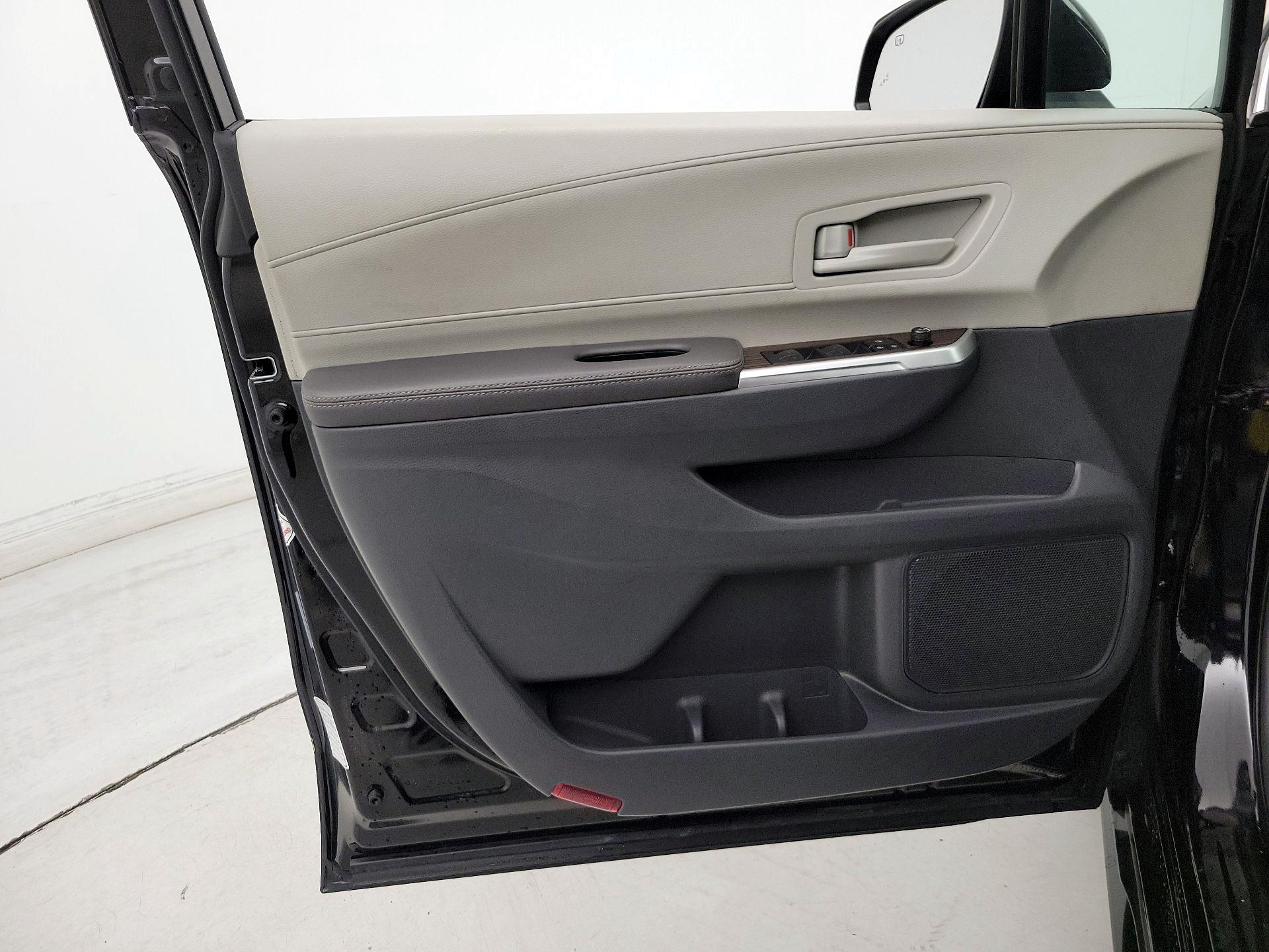 Thumbnail: 2024 Toyota Sienna - 12