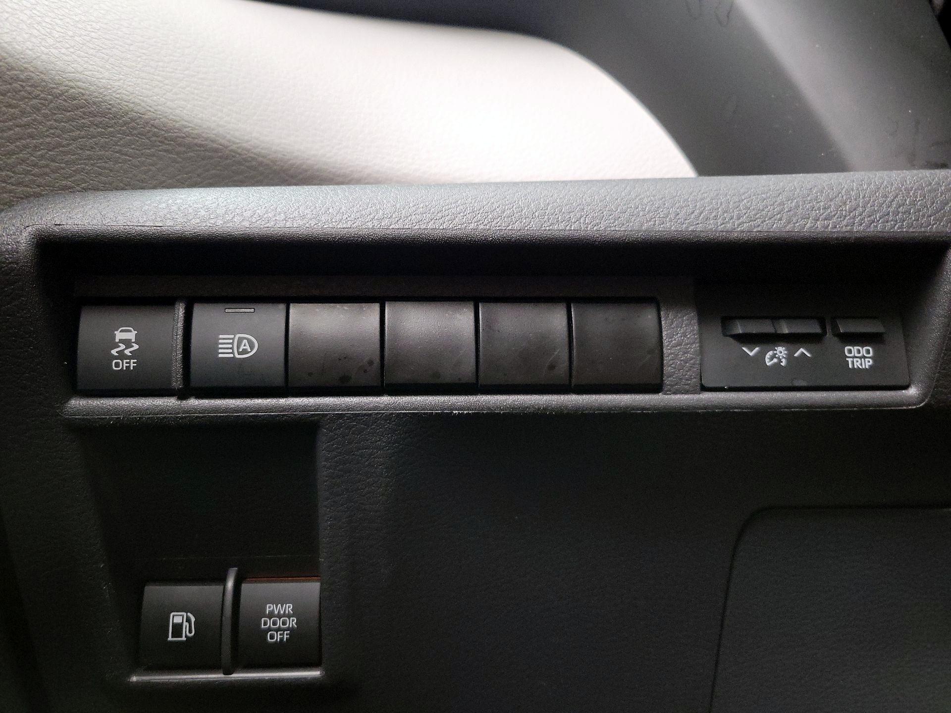 Thumbnail: 2024 Toyota Sienna - 13