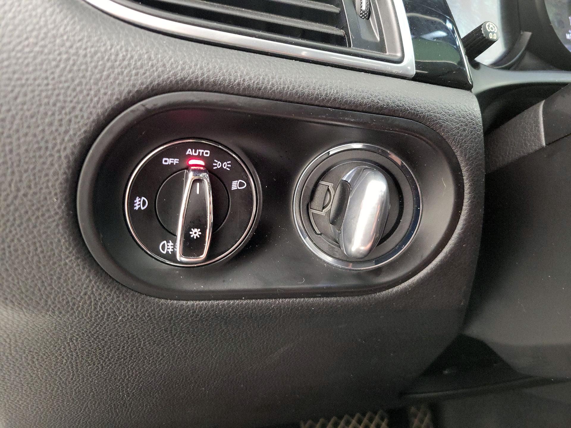 Thumbnail: 2018 Porsche Macan - 13