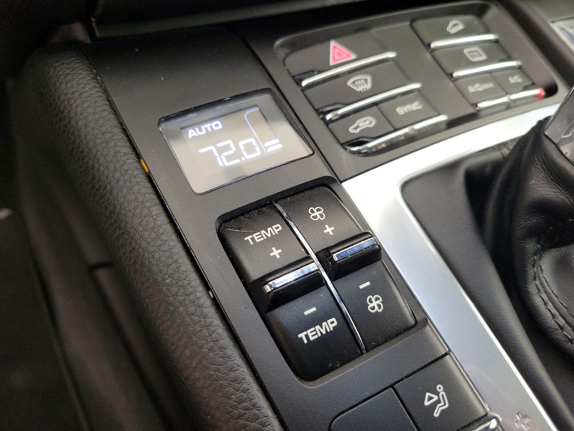 Thumbnail: 2018 Porsche Macan - 17